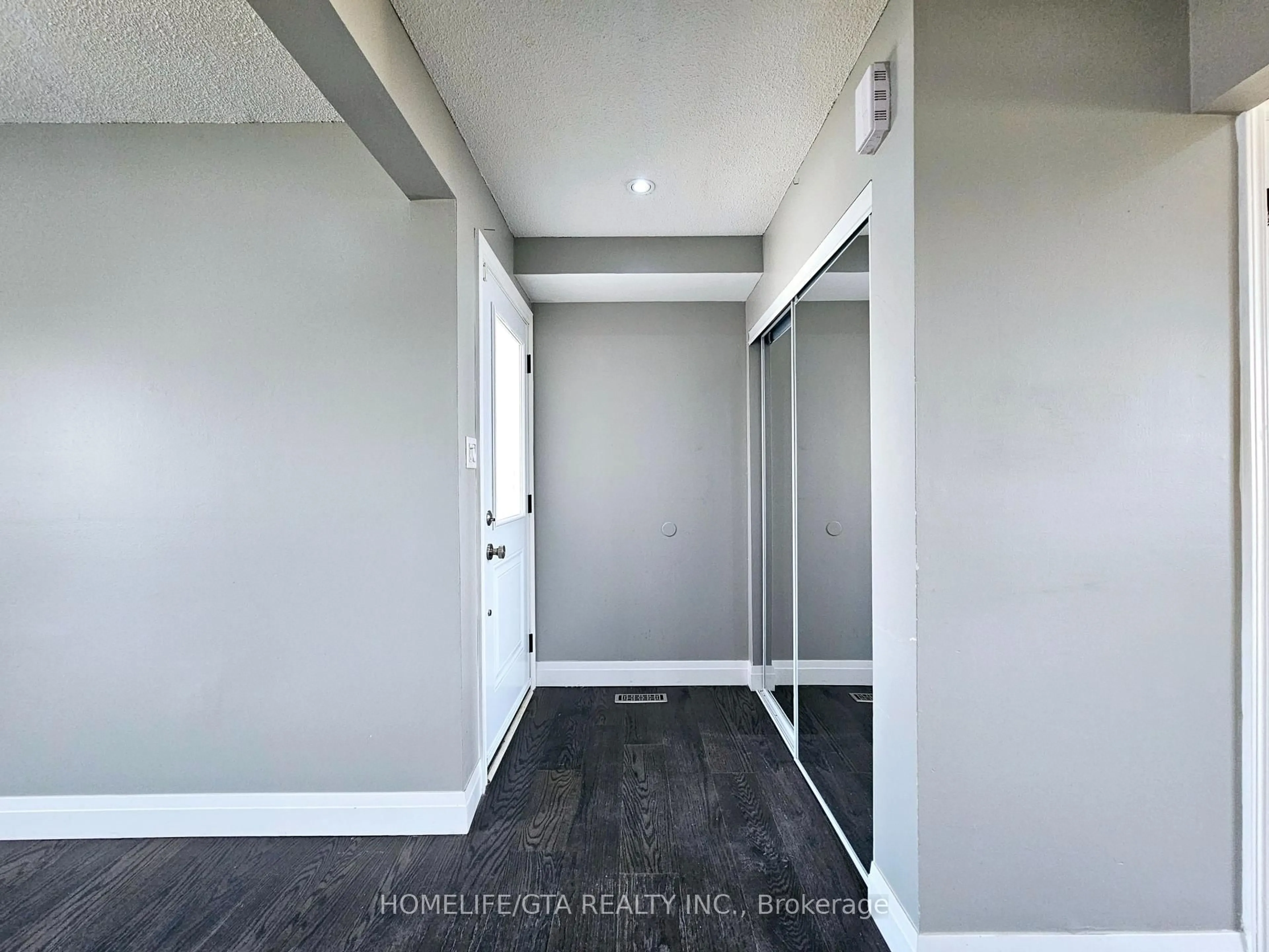 Indoor entryway for 43 Bradstone Sq, Toronto Ontario M1B 1W1