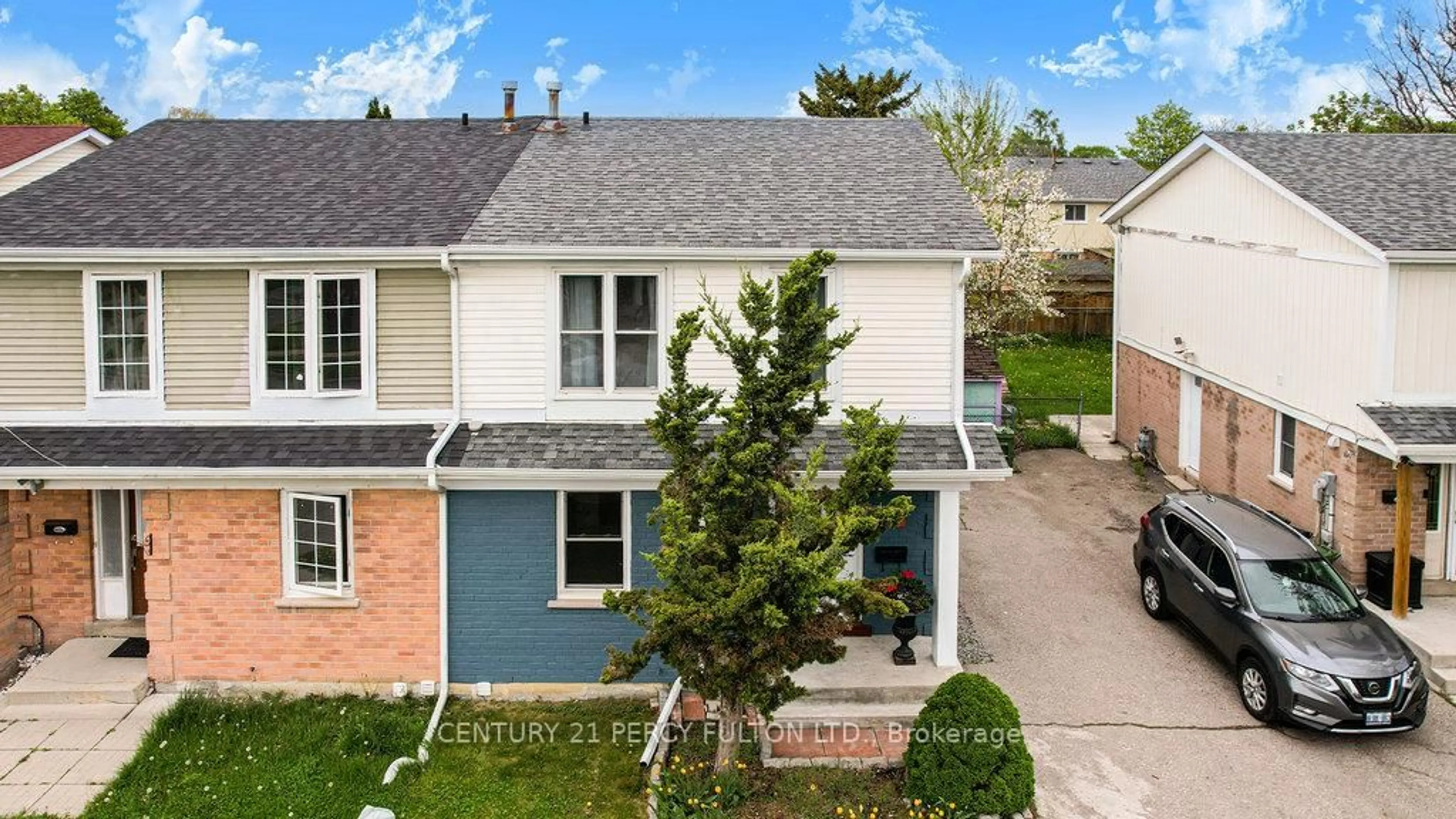 A pic from outside/outdoor area/front of a property/back of a property/a pic from drone, street for 74 Dunthorne Crt, Toronto Ontario M1B 2S9