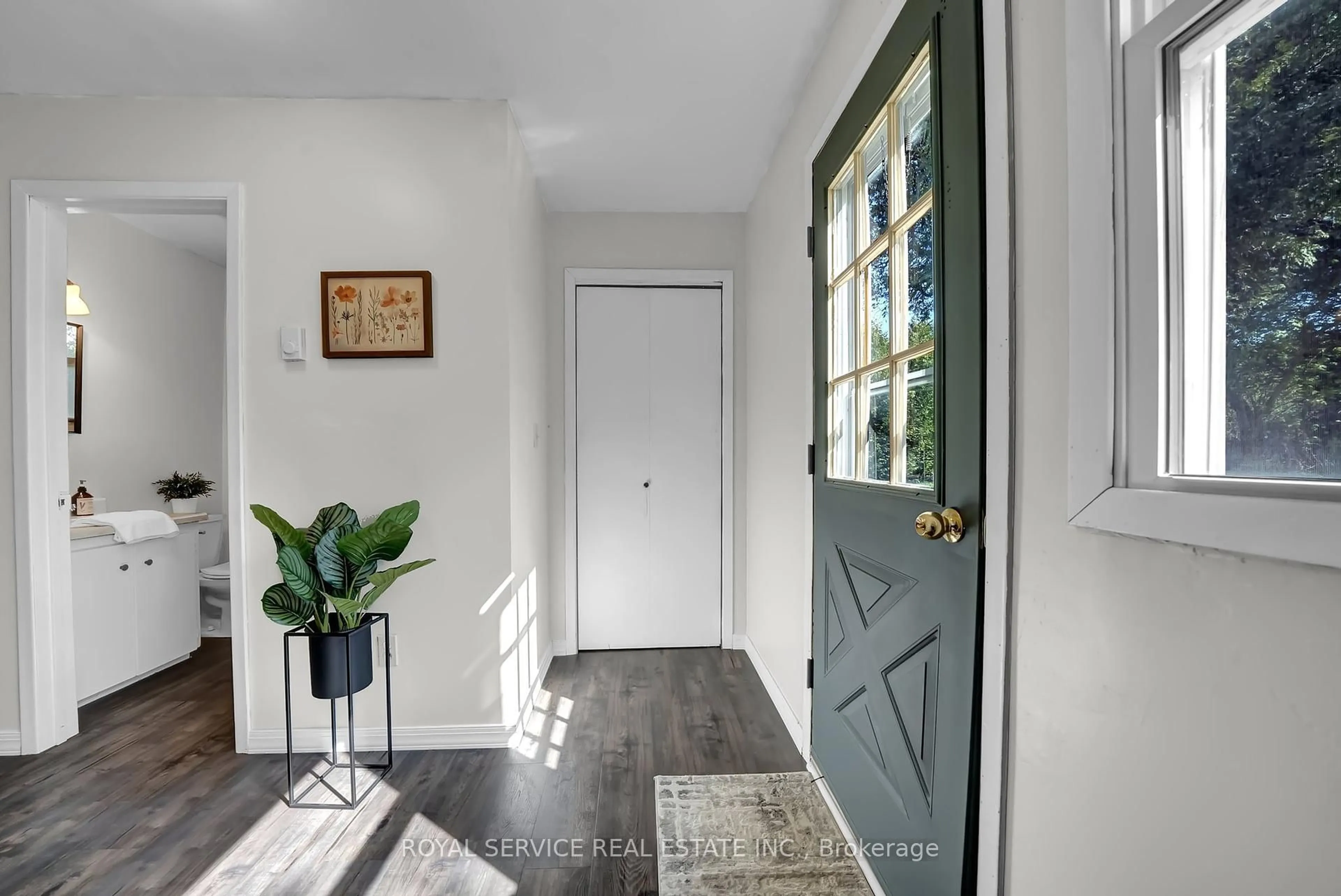 Indoor entryway for 1287 Morgans Rd, Clarington Ontario L1B 1L9