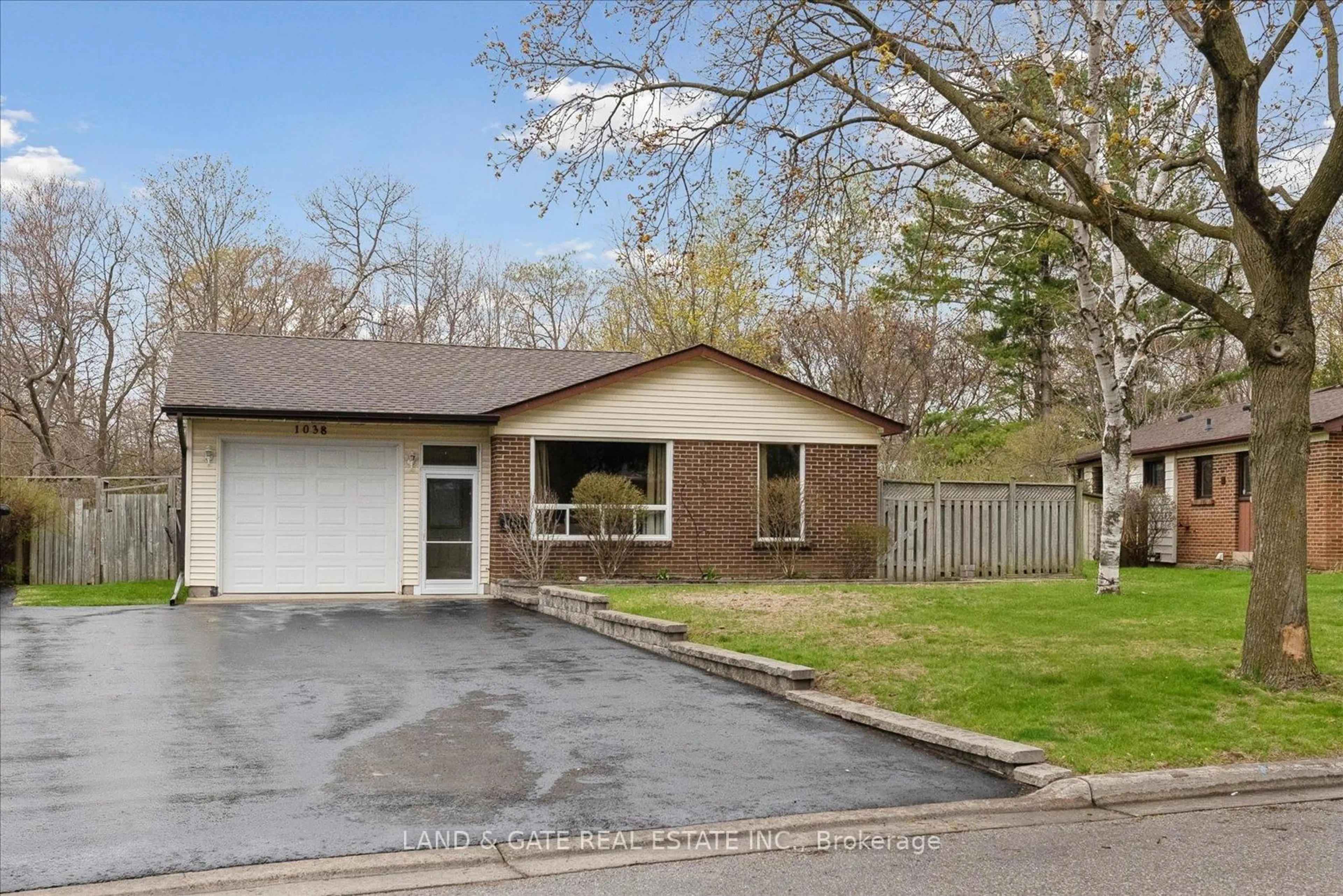 Unknown for 1038 Exeter St, Oshawa Ontario L1G 7E9