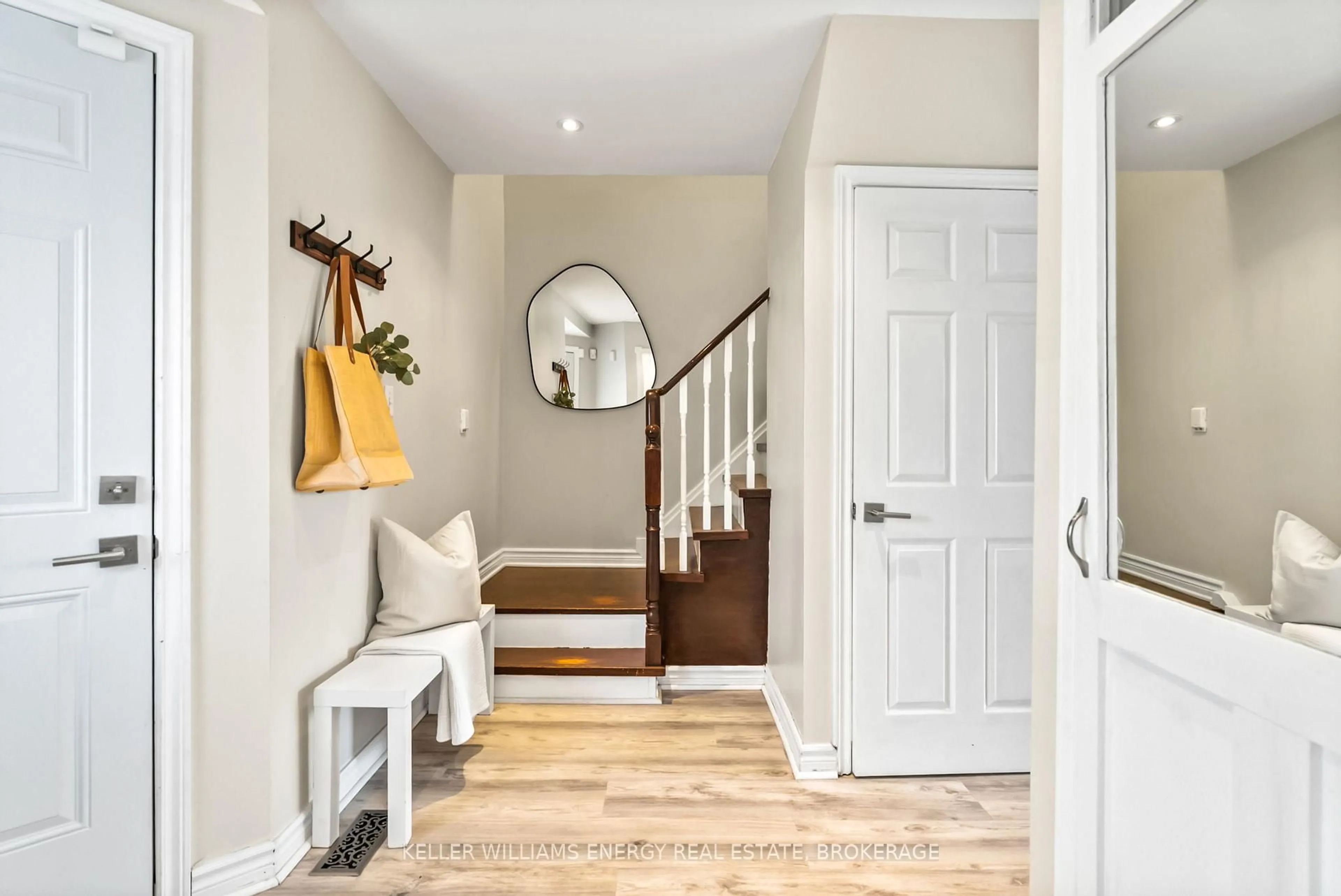 Indoor entryway for 114 Yorkville Dr, Clarington Ontario L1E 2A6