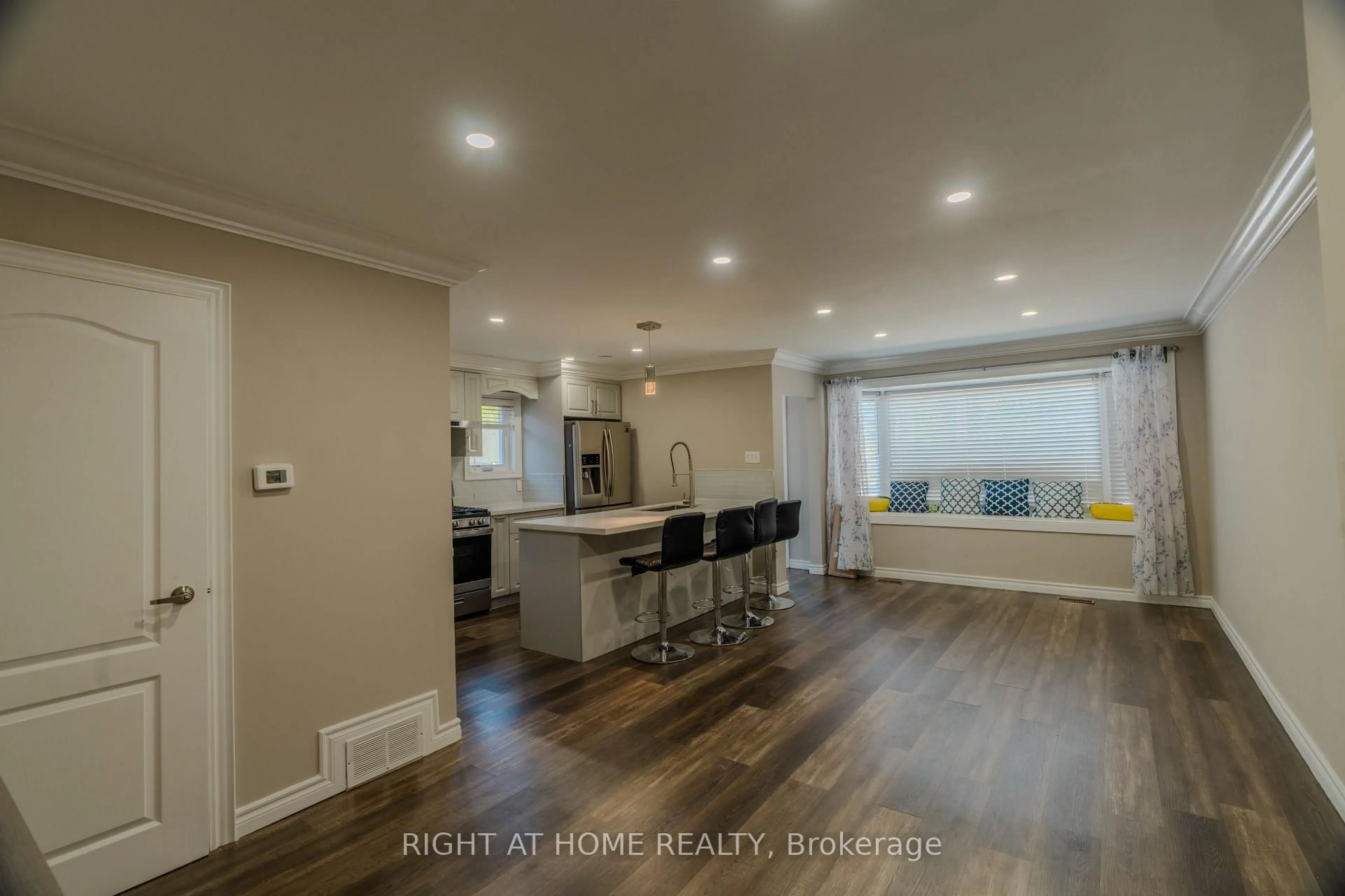 Open concept kitchen, wood/laminate floor for 48 Rushley Dr, Toronto Ontario M1P 3S5