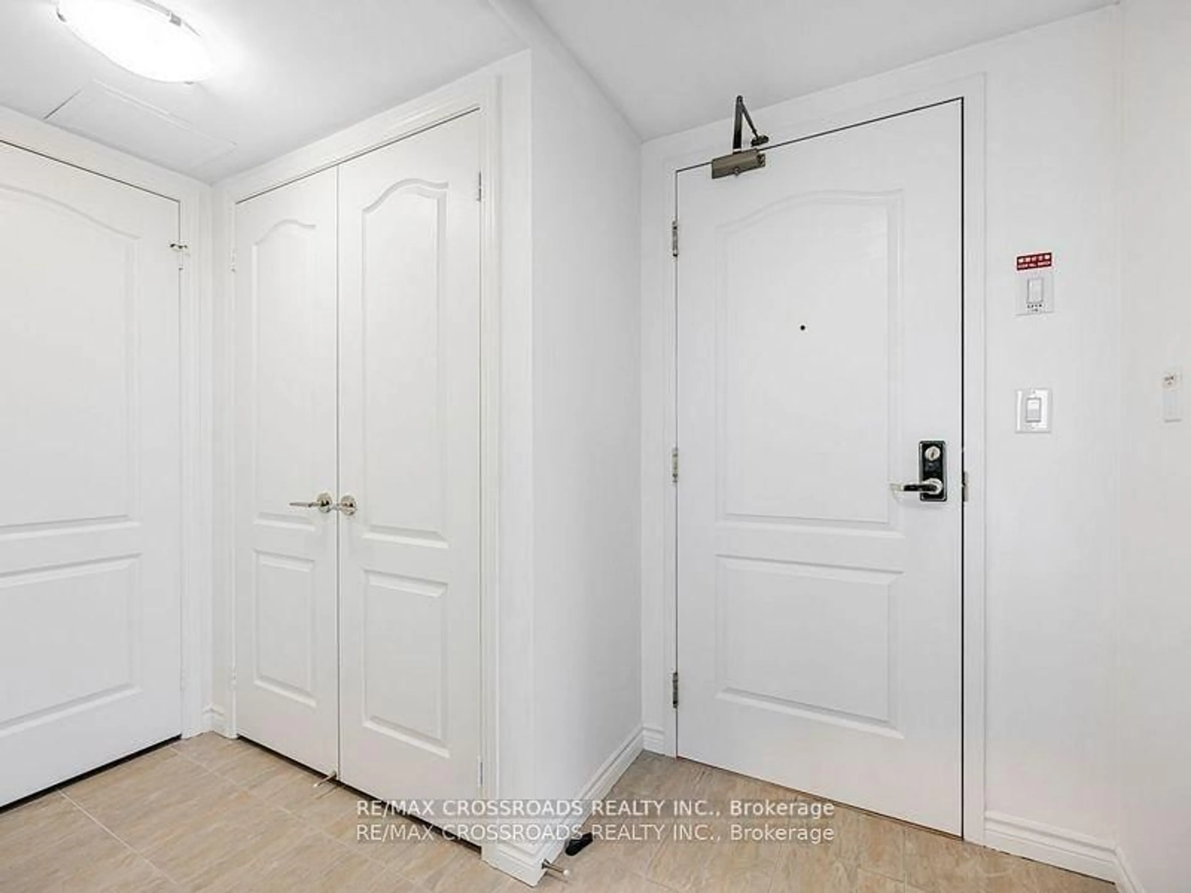 Indoor entryway for 2020 Mcnicoll Ave #1011, Toronto Ontario M1V 0B5