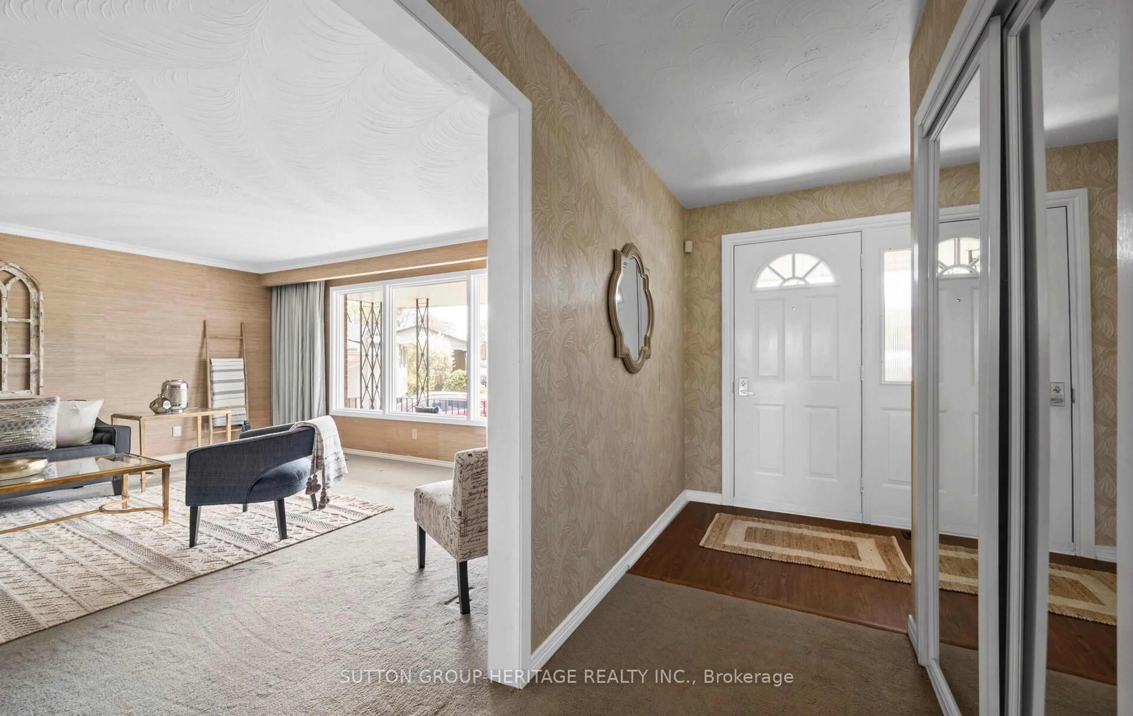 Indoor entryway for 245 Ascot Crt, Oshawa Ontario L1G 1W9