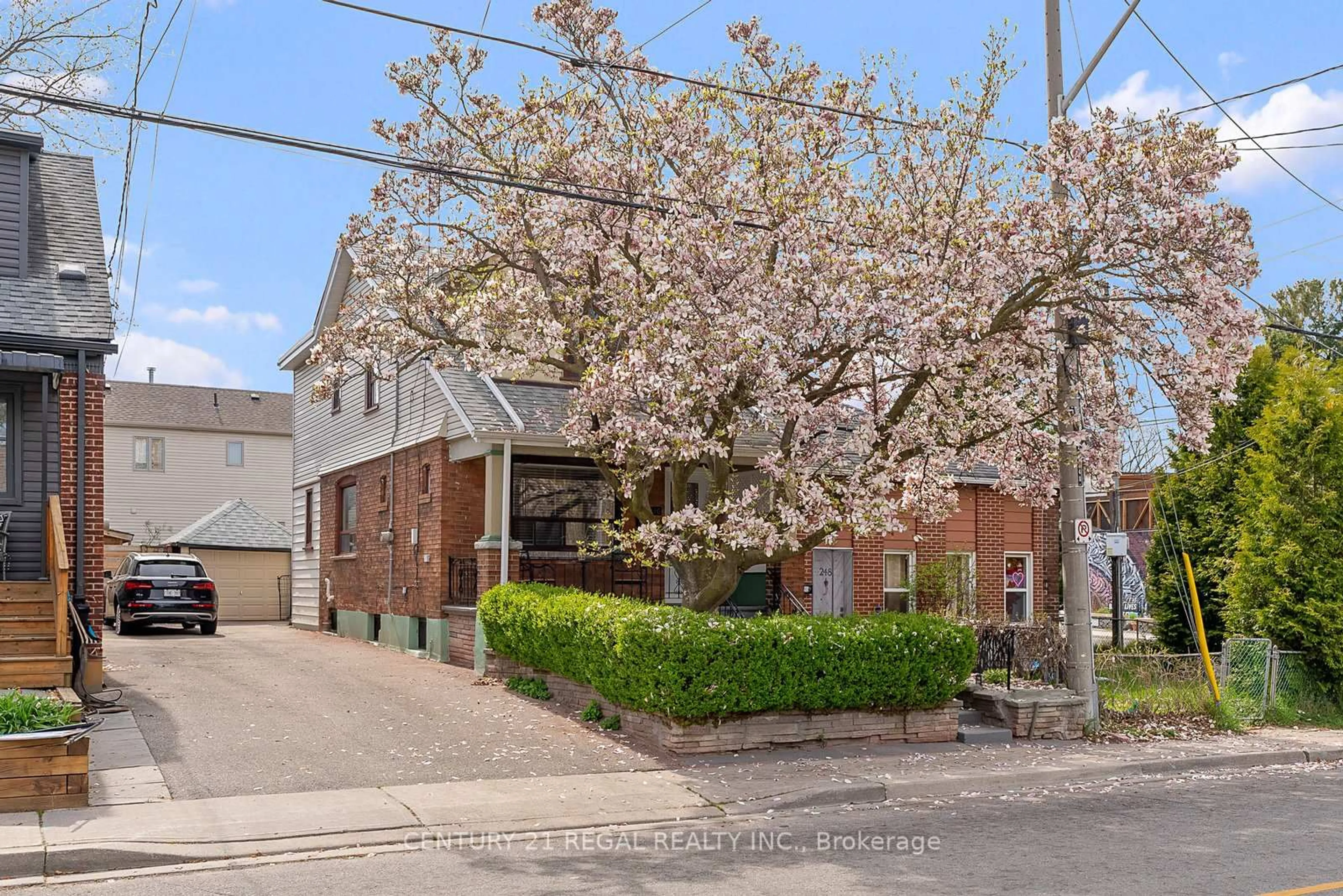 A pic from outside/outdoor area/front of a property/back of a property/a pic from drone, street for 246 Westlake Ave, Toronto Ontario M4C 4T2