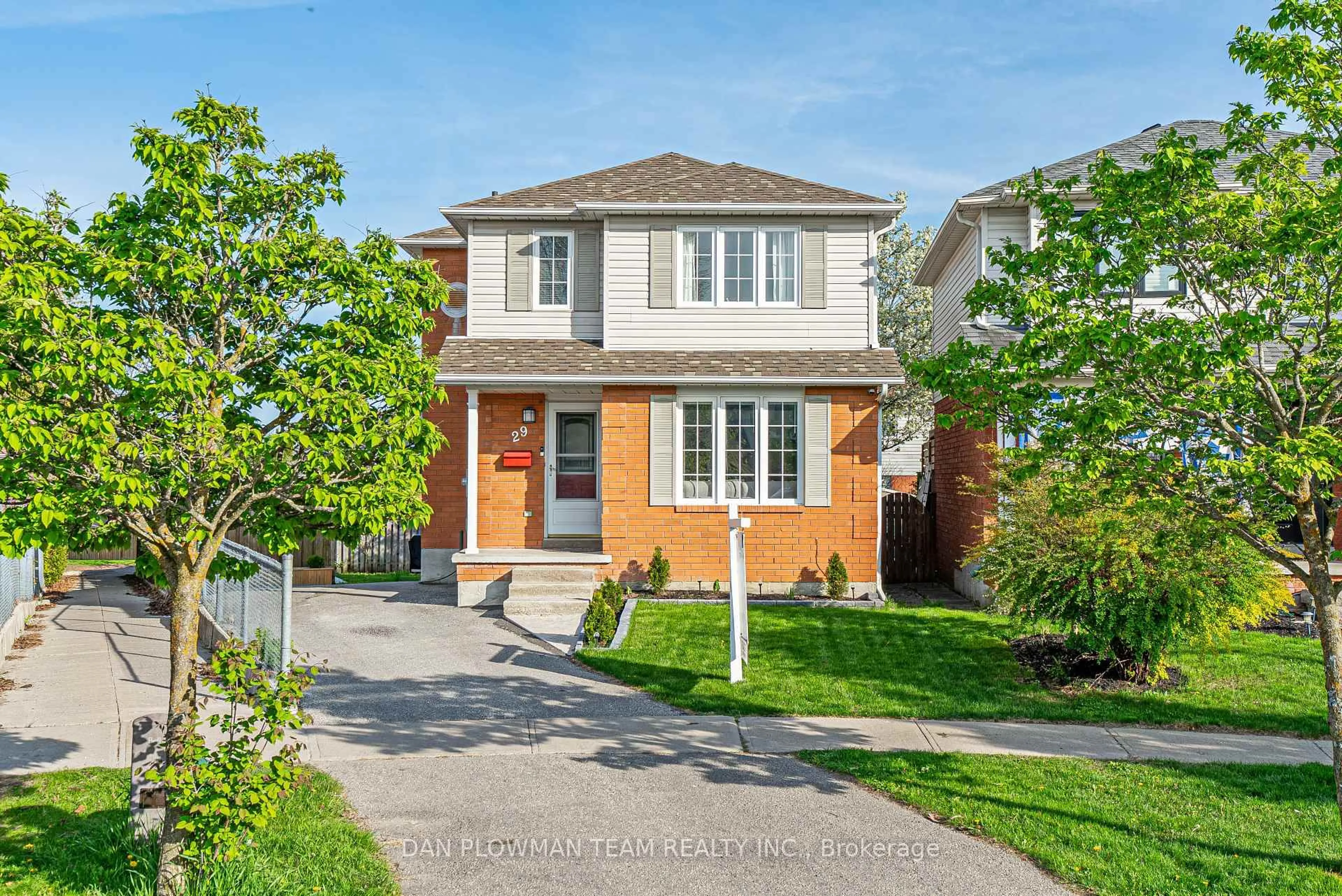 Home with brick exterior material, street for 29 Barron Crt, Clarington Ontario L1E 3G2