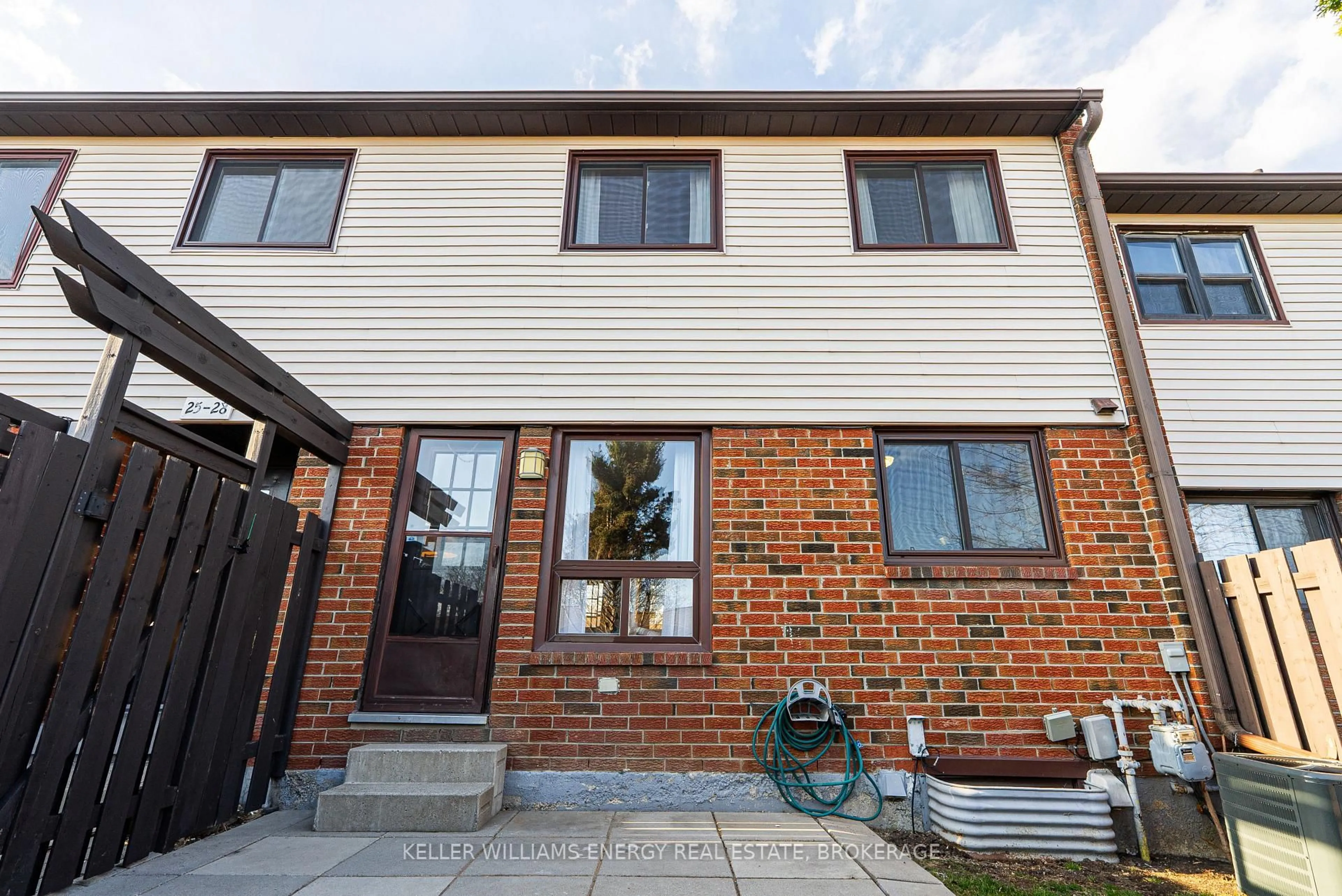 Home with brick exterior material, street for 960 Glen St #26, Oshawa Ontario L1J 6E8