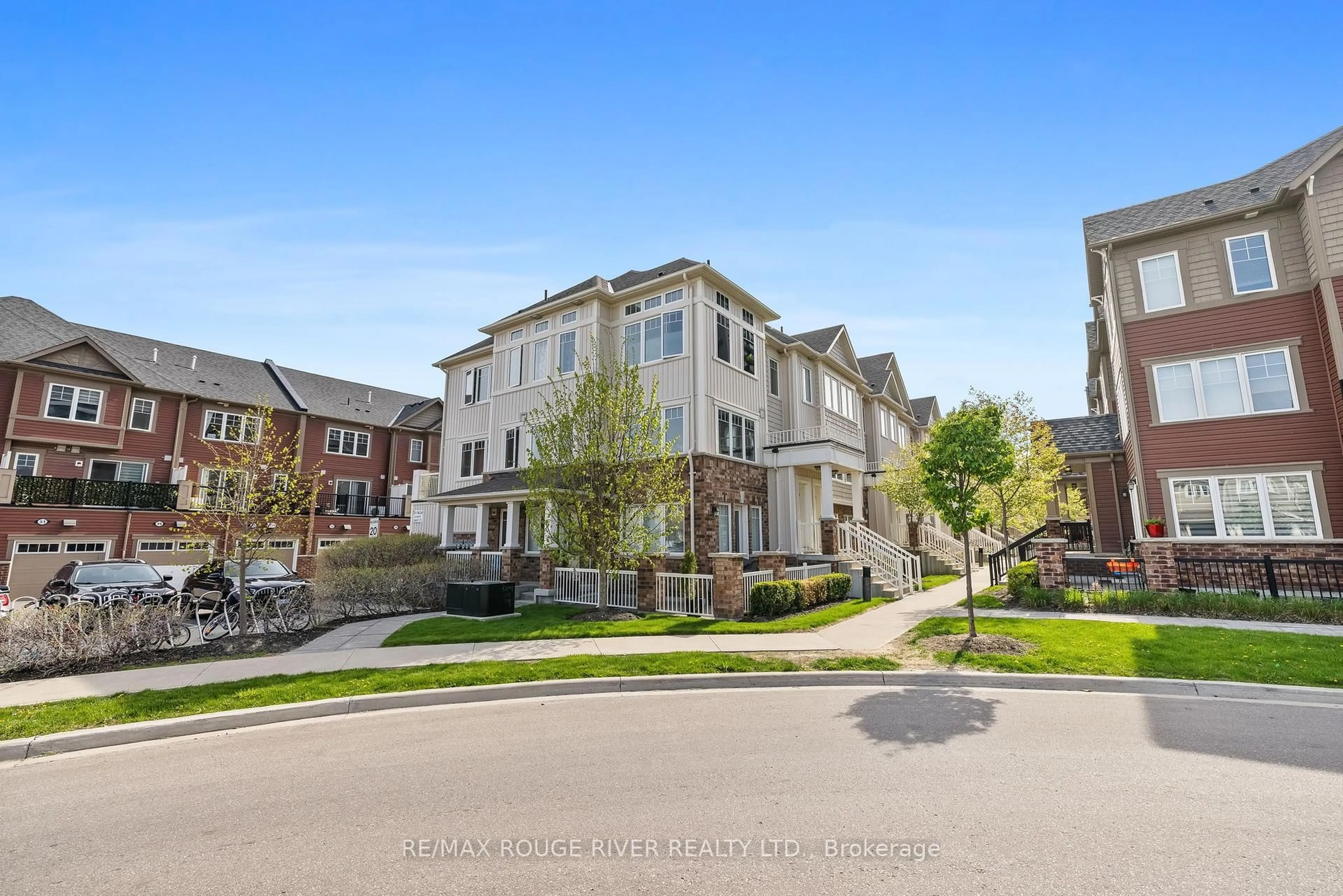 A pic from outside/outdoor area/front of a property/back of a property/a pic from drone, street for 2500 Hill Rise Crt #64, Oshawa Ontario L1L 0M6