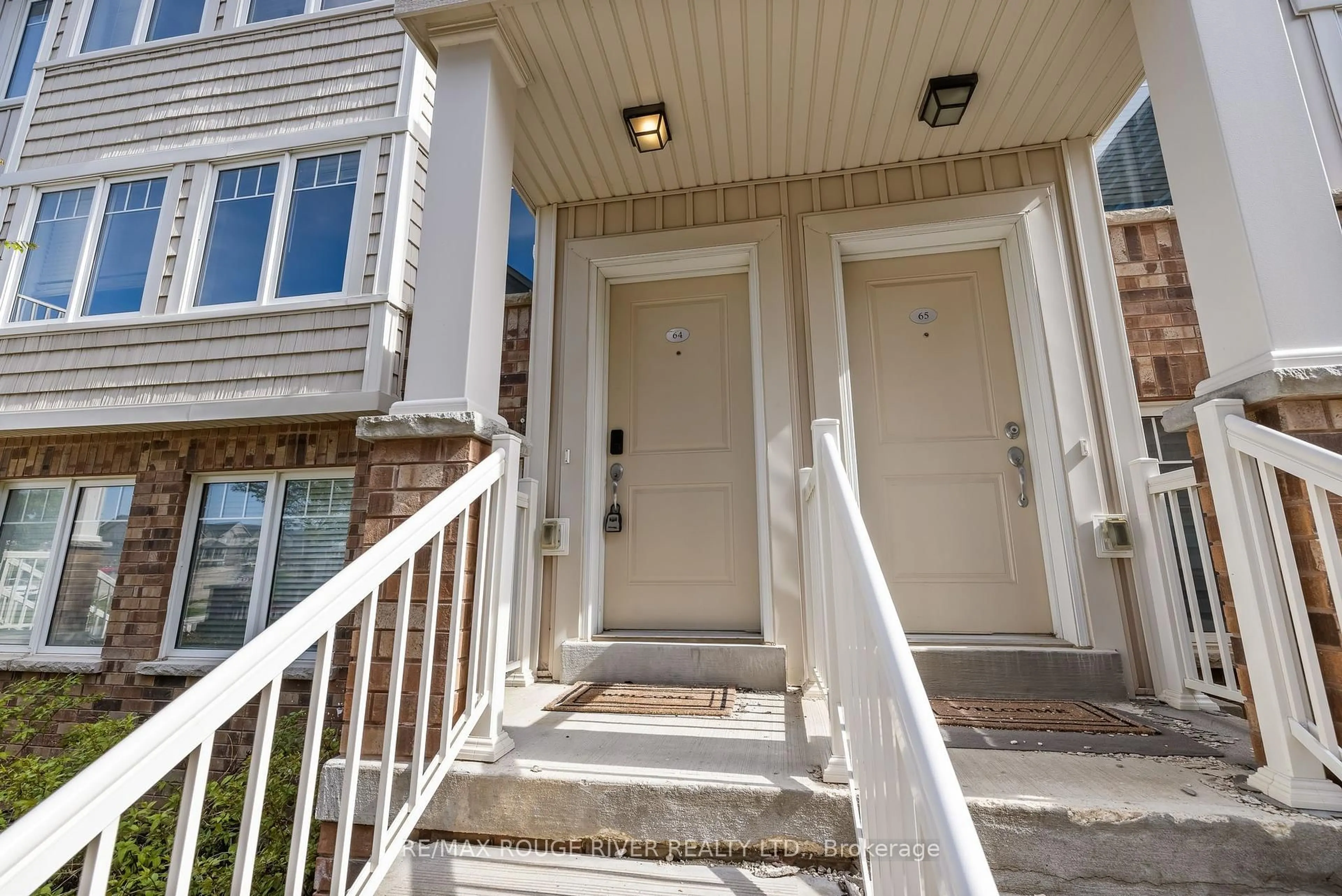 Indoor entryway for 2500 Hill Rise Crt #64, Oshawa Ontario L1L 0M6