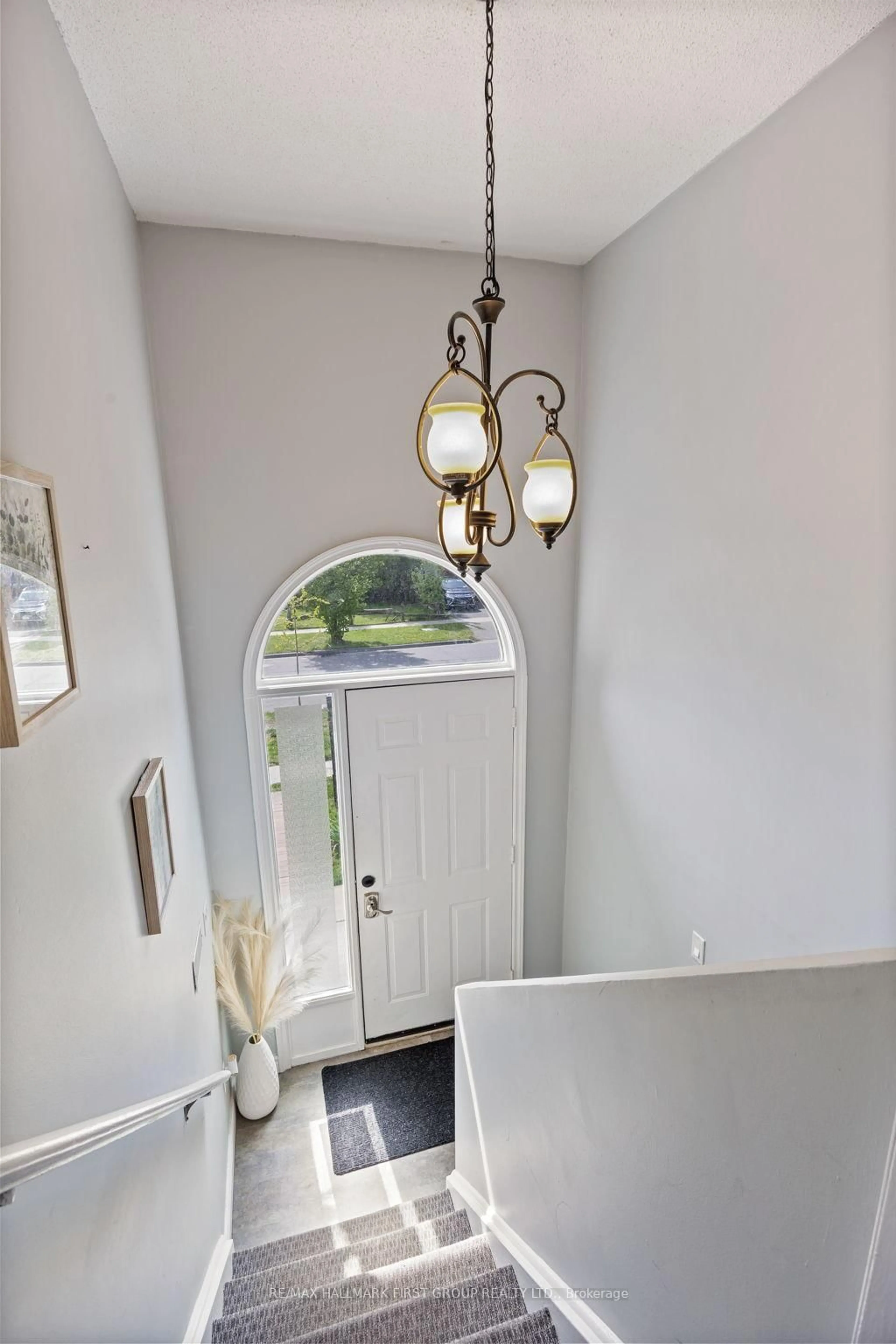 Indoor entryway for 83 Montrave Ave, Oshawa Ontario L1J 4R6