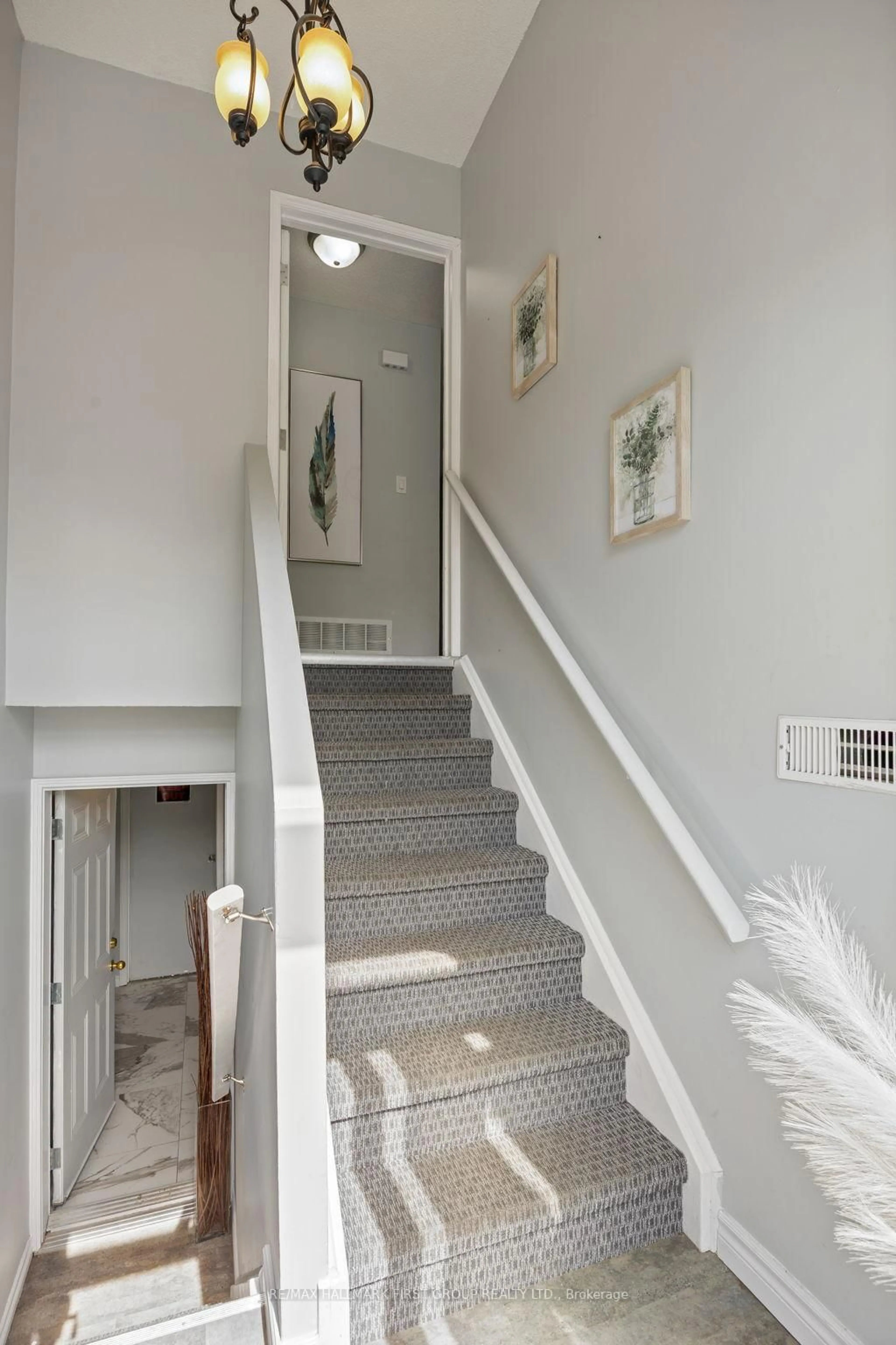 Stairs for 83 Montrave Ave, Oshawa Ontario L1J 4R6