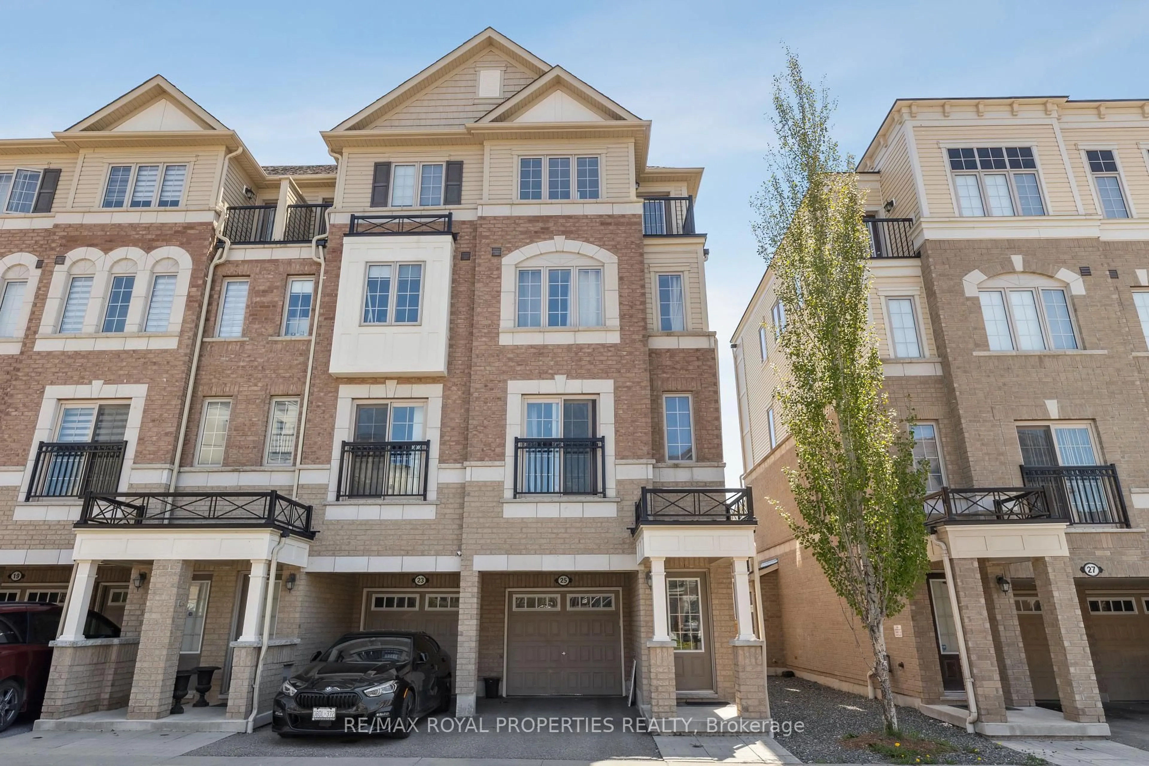 A pic from outside/outdoor area/front of a property/back of a property/a pic from drone, street for 25 Christabelle Path, Oshawa Ontario L1L 0L1