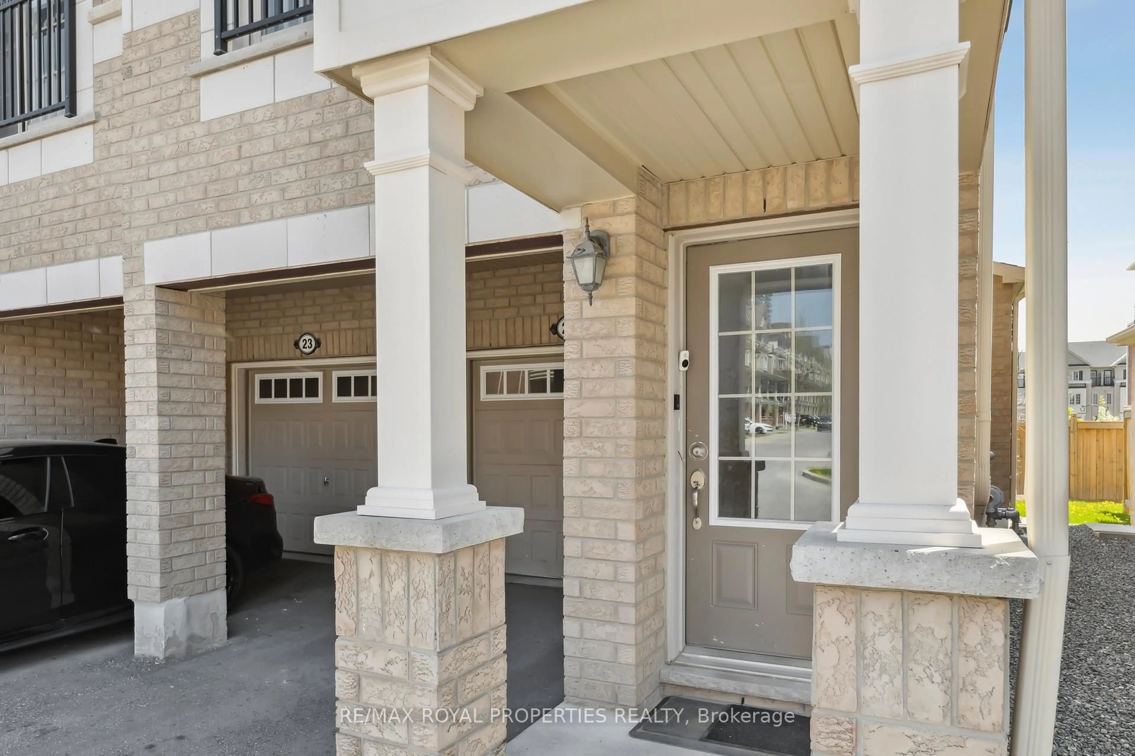 Indoor entryway for 25 Christabelle Path, Oshawa Ontario L1L 0L1