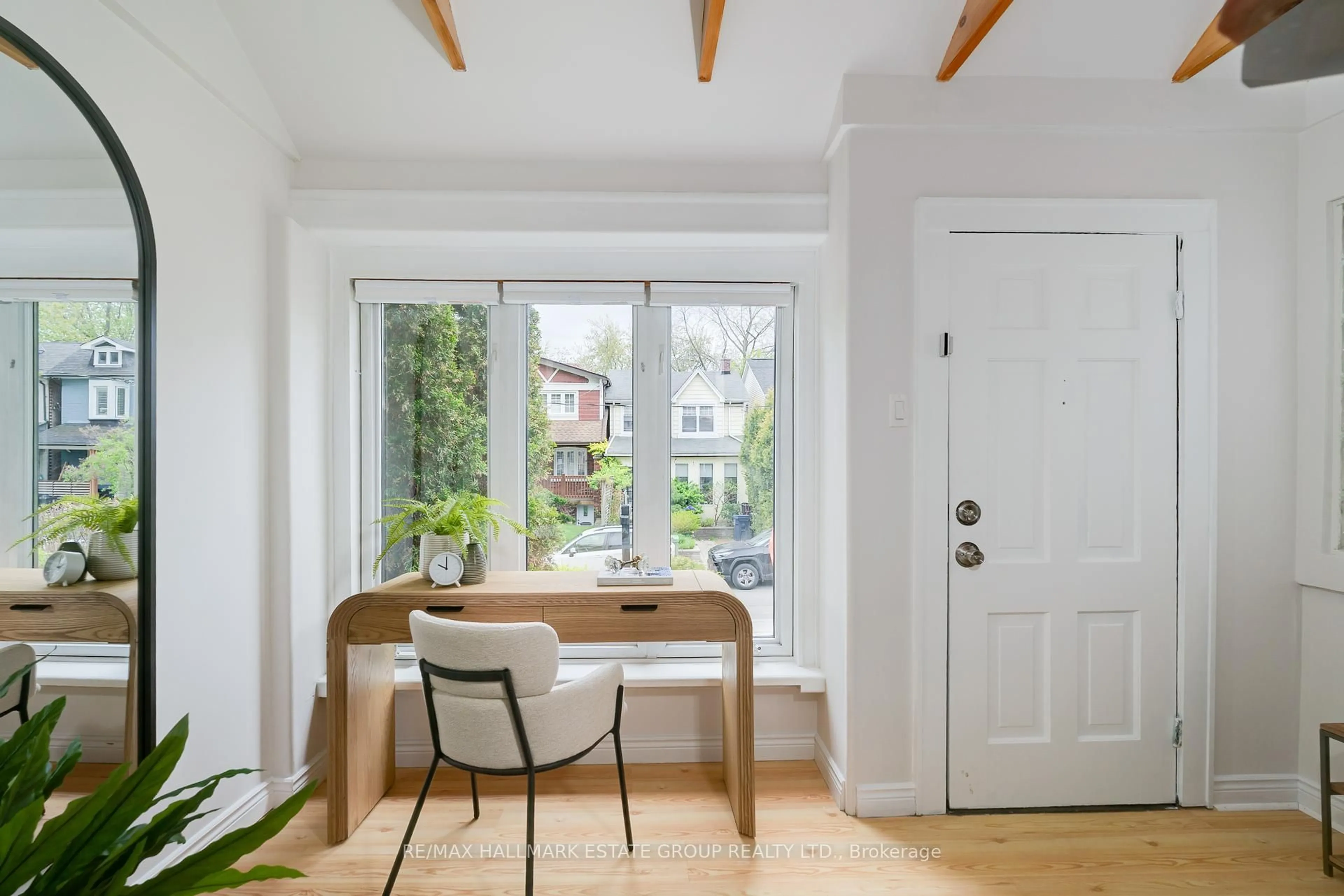 Indoor entryway for 44 Burgess Ave, Toronto Ontario M4E 1W7