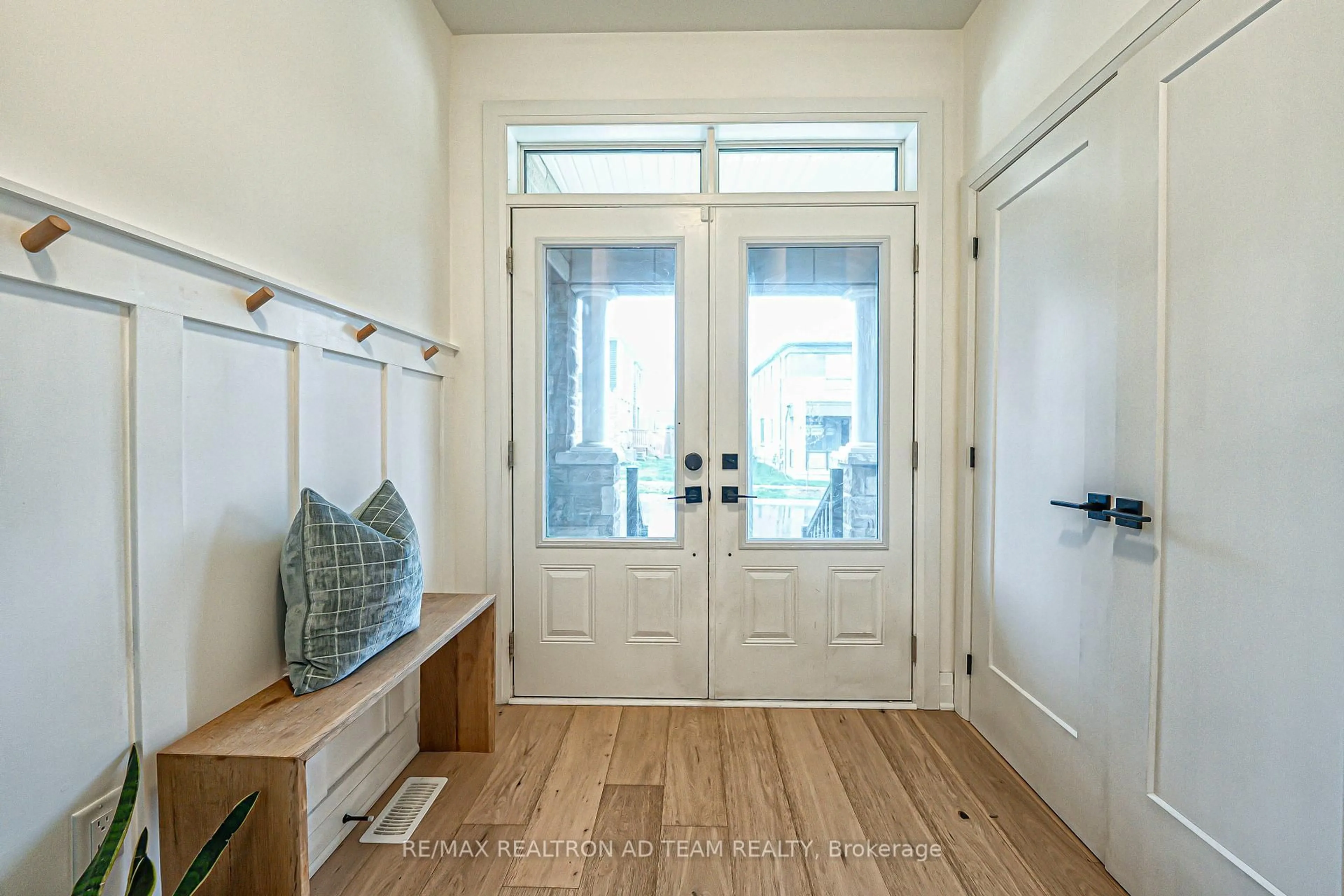 Indoor entryway for 3110 Willowridge Path, Pickering Ontario L1X 0N5