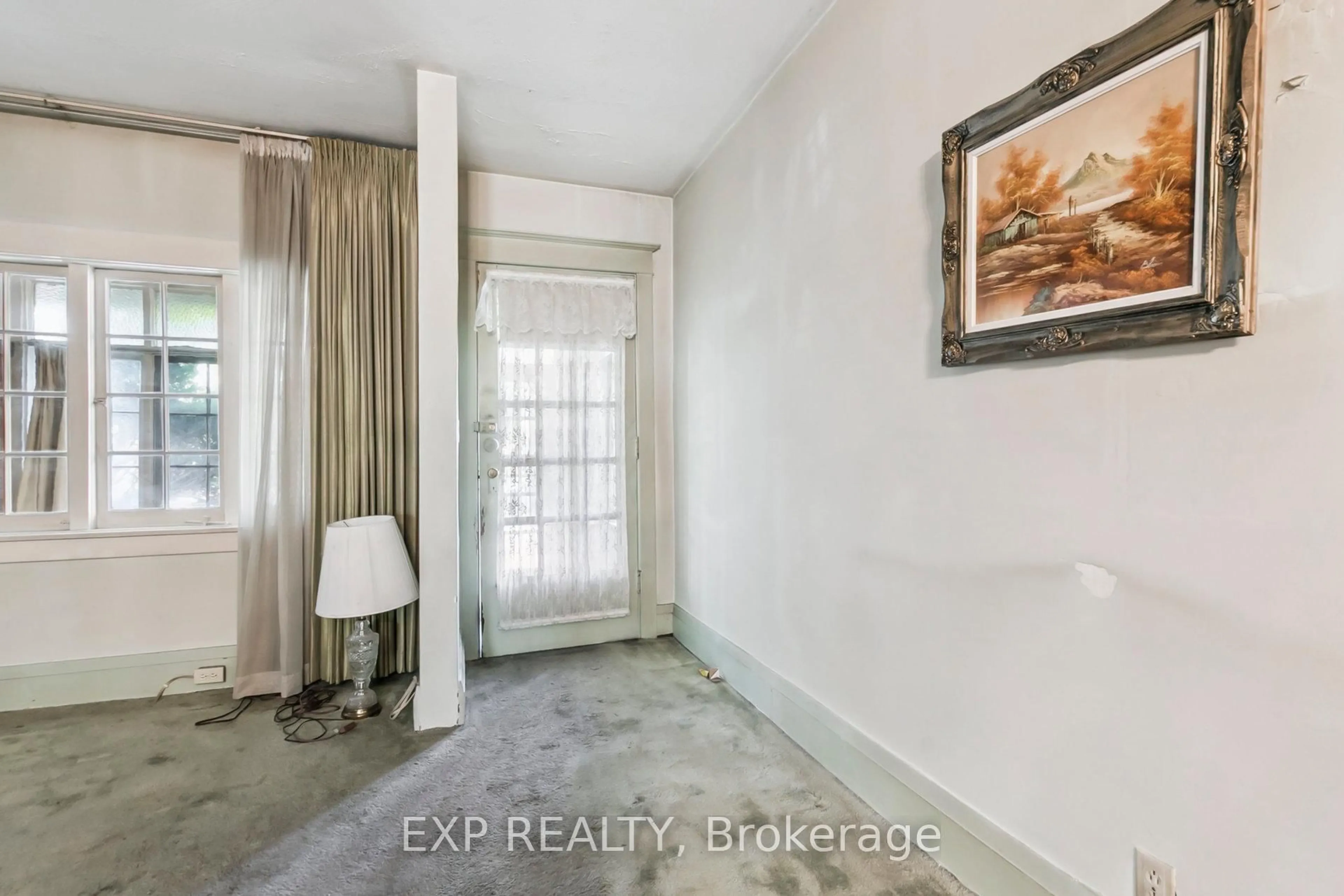 A pic of a room for 395 Woodbine Ave, Toronto Ontario M4L 3P7