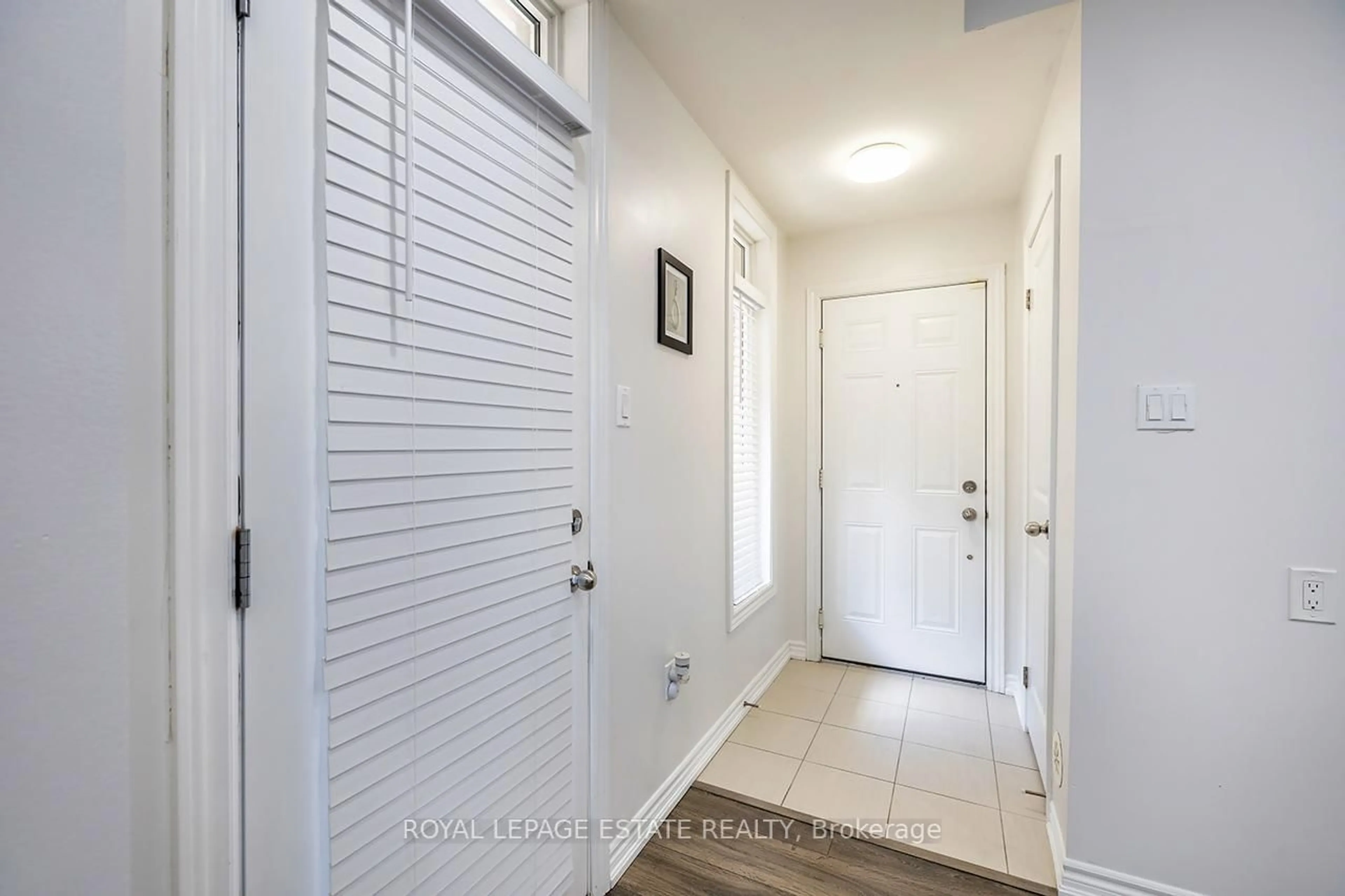 Indoor entryway for 1715 Adirondack Chse #112, Pickering Ontario L1X 0E5