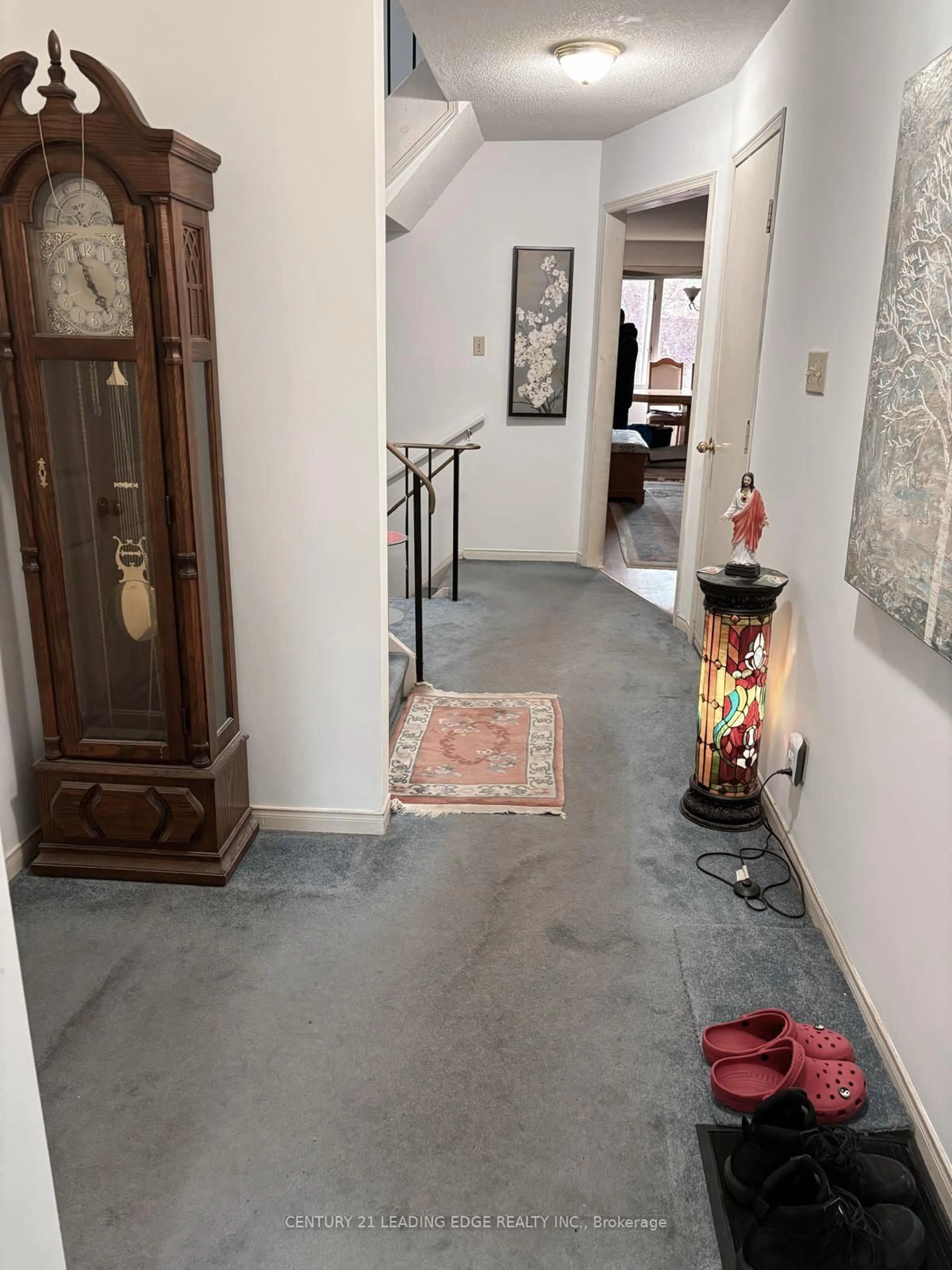 Indoor foyer for 1031 Midland Ave #TH9, Toronto Ontario M1K 4G7