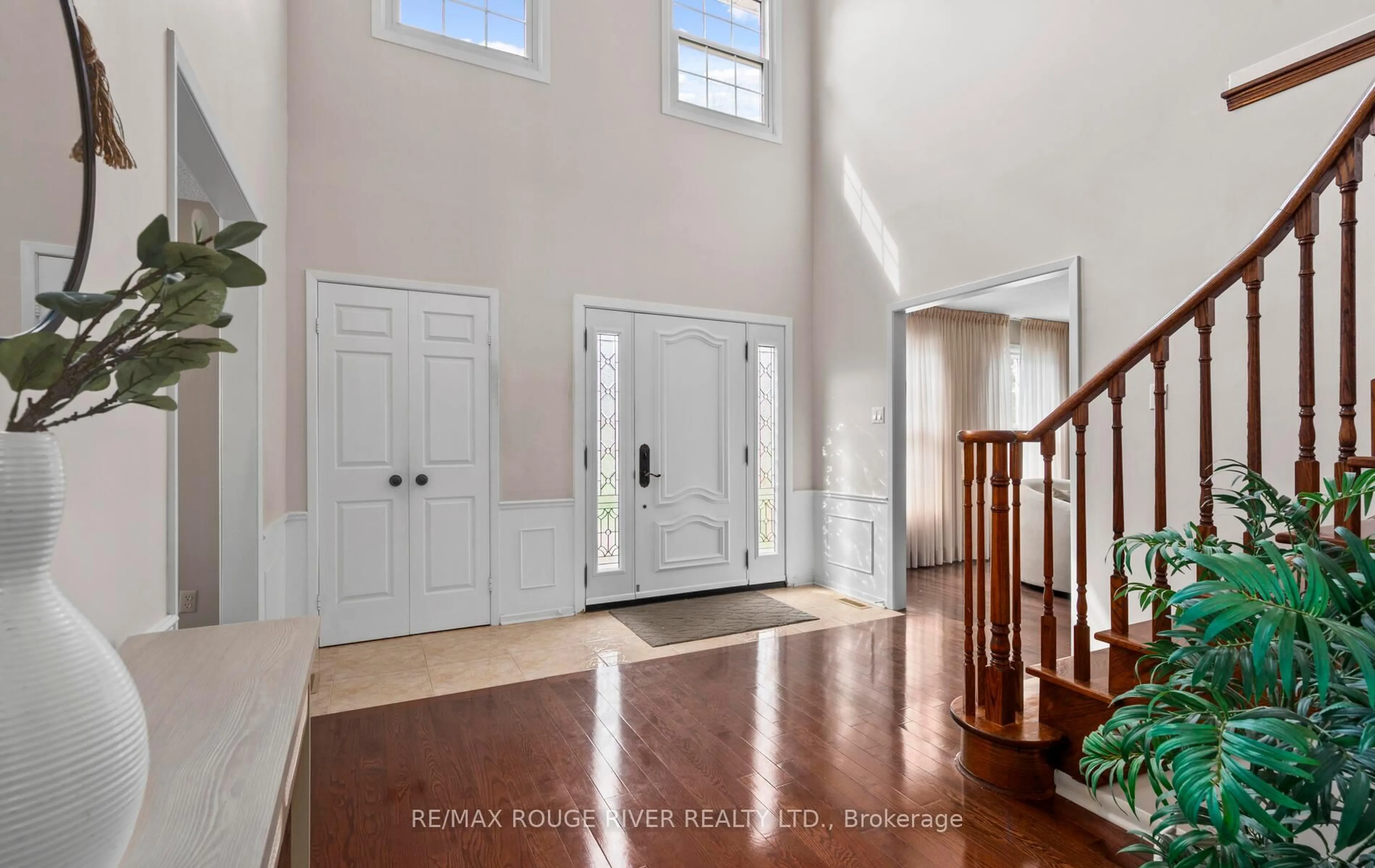 Indoor entryway for 776 Pebble Crt, Pickering Ontario L1V 3P3