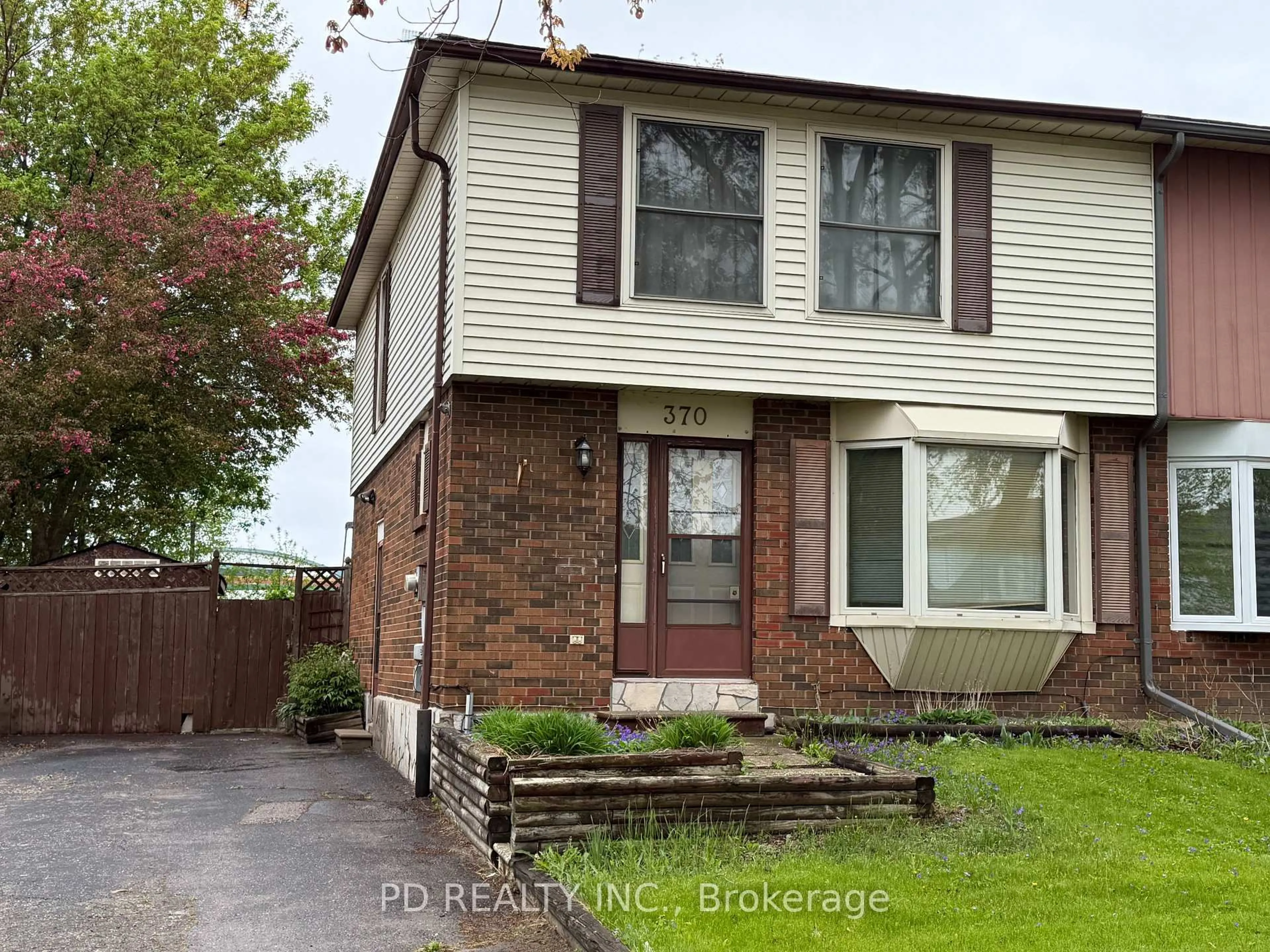 Home with brick exterior material, street for 370 Rosedale Dr, Whitby Ontario L1N 1Z4