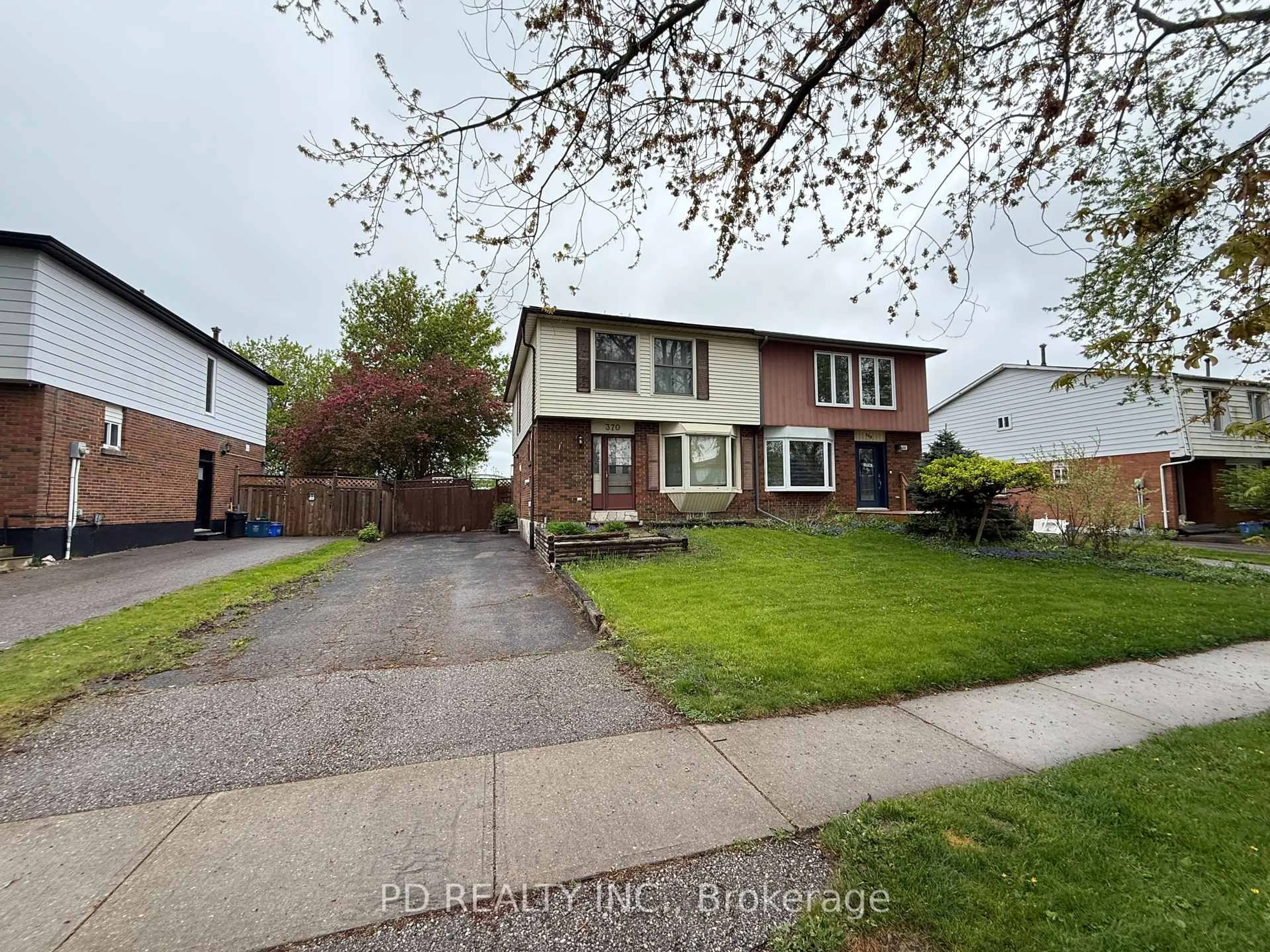 Unknown for 370 Rosedale Dr, Whitby Ontario L1N 1Z4