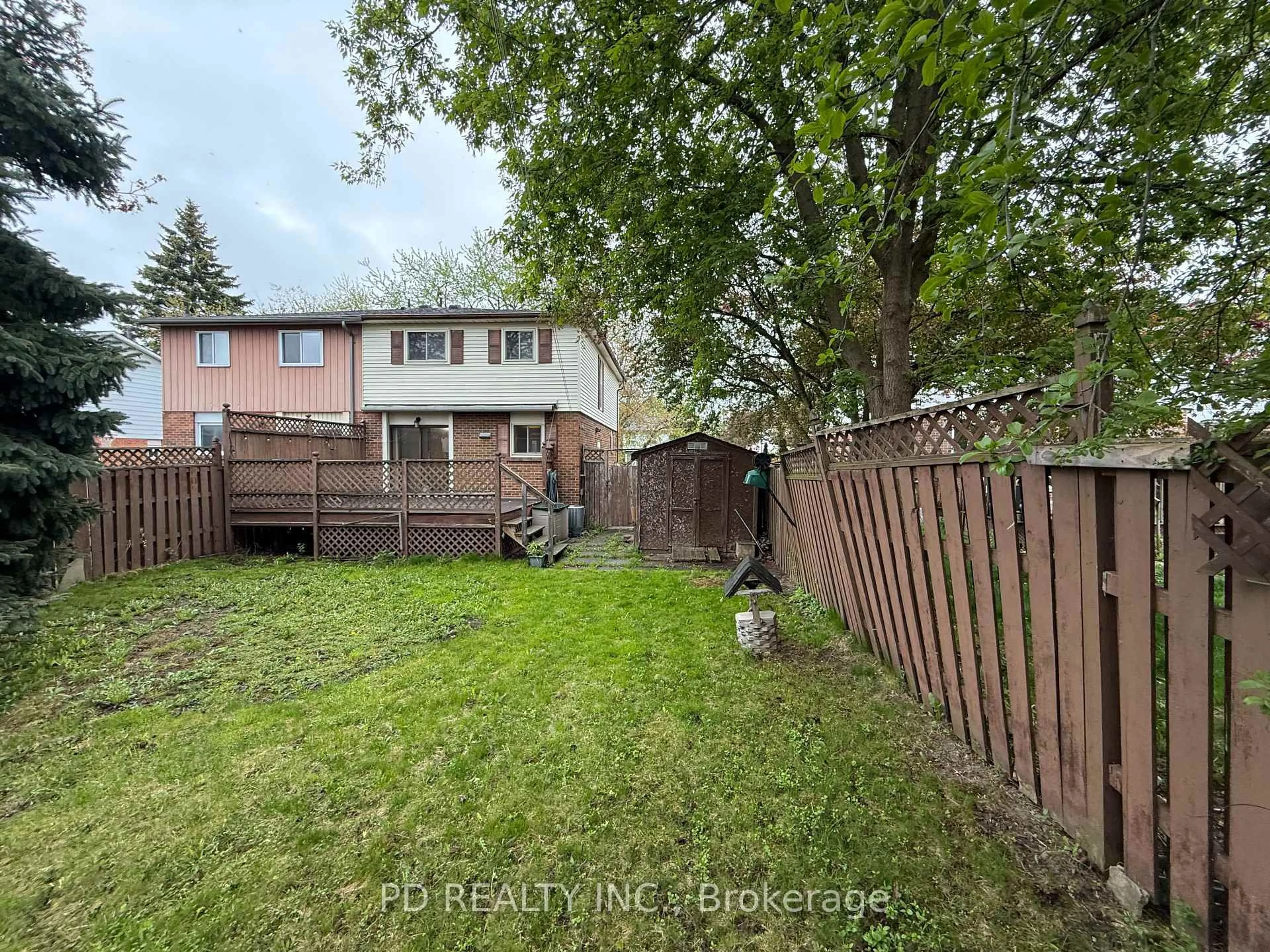 Patio, unknown for 370 Rosedale Dr, Whitby Ontario L1N 1Z4