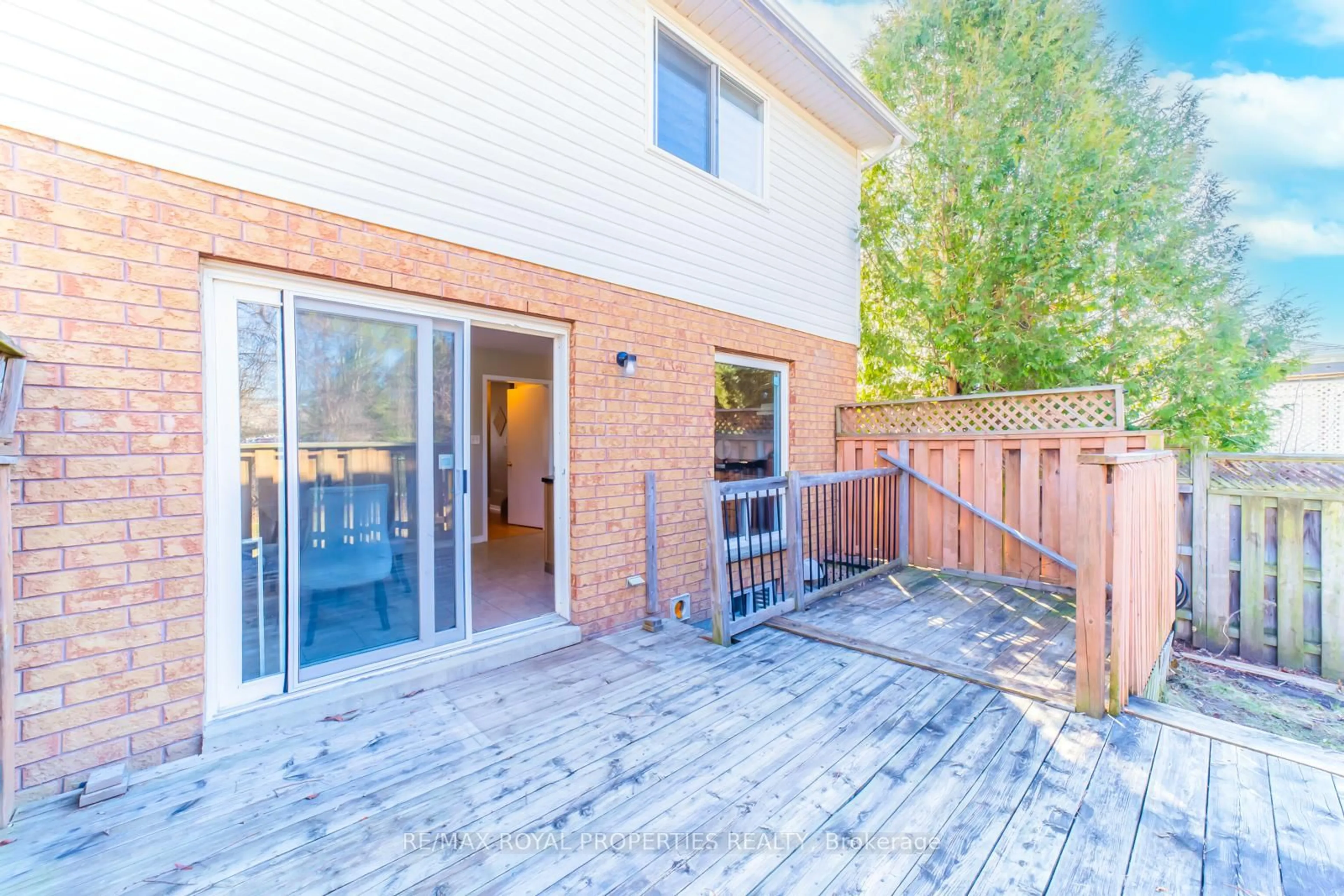 Patio, street for 1891 Dalhousie Cres, Oshawa Ontario L1G 8C4