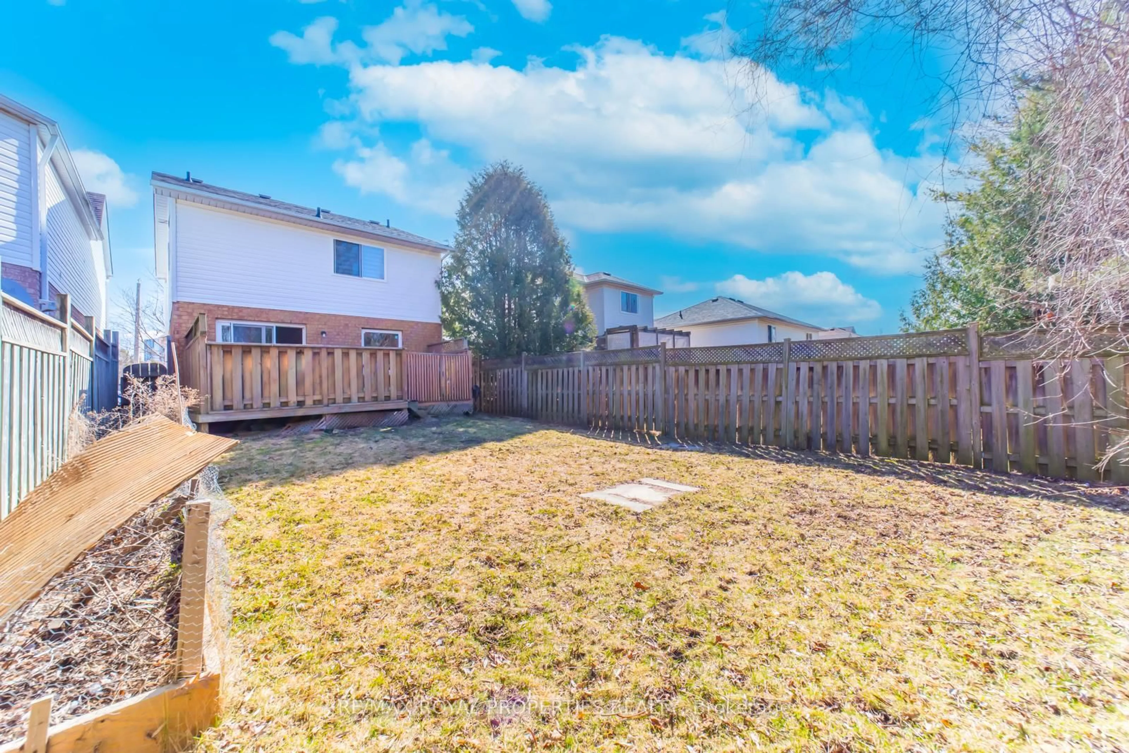 Patio, unknown for 1891 Dalhousie Cres, Oshawa Ontario L1G 8C4