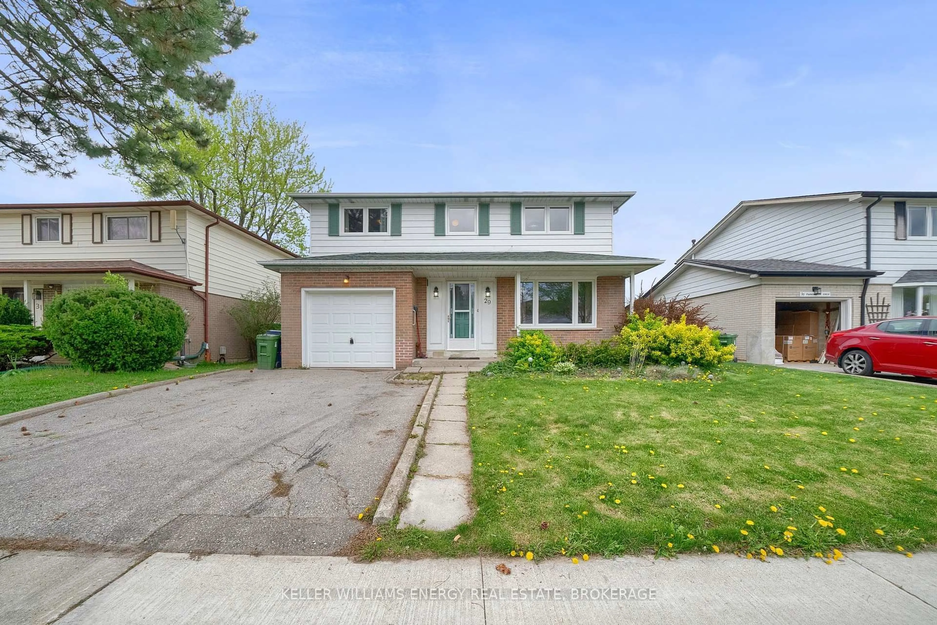 Home with vinyl exterior material, street for 29 Parkington Cres, Toronto Ontario M1H 2T6