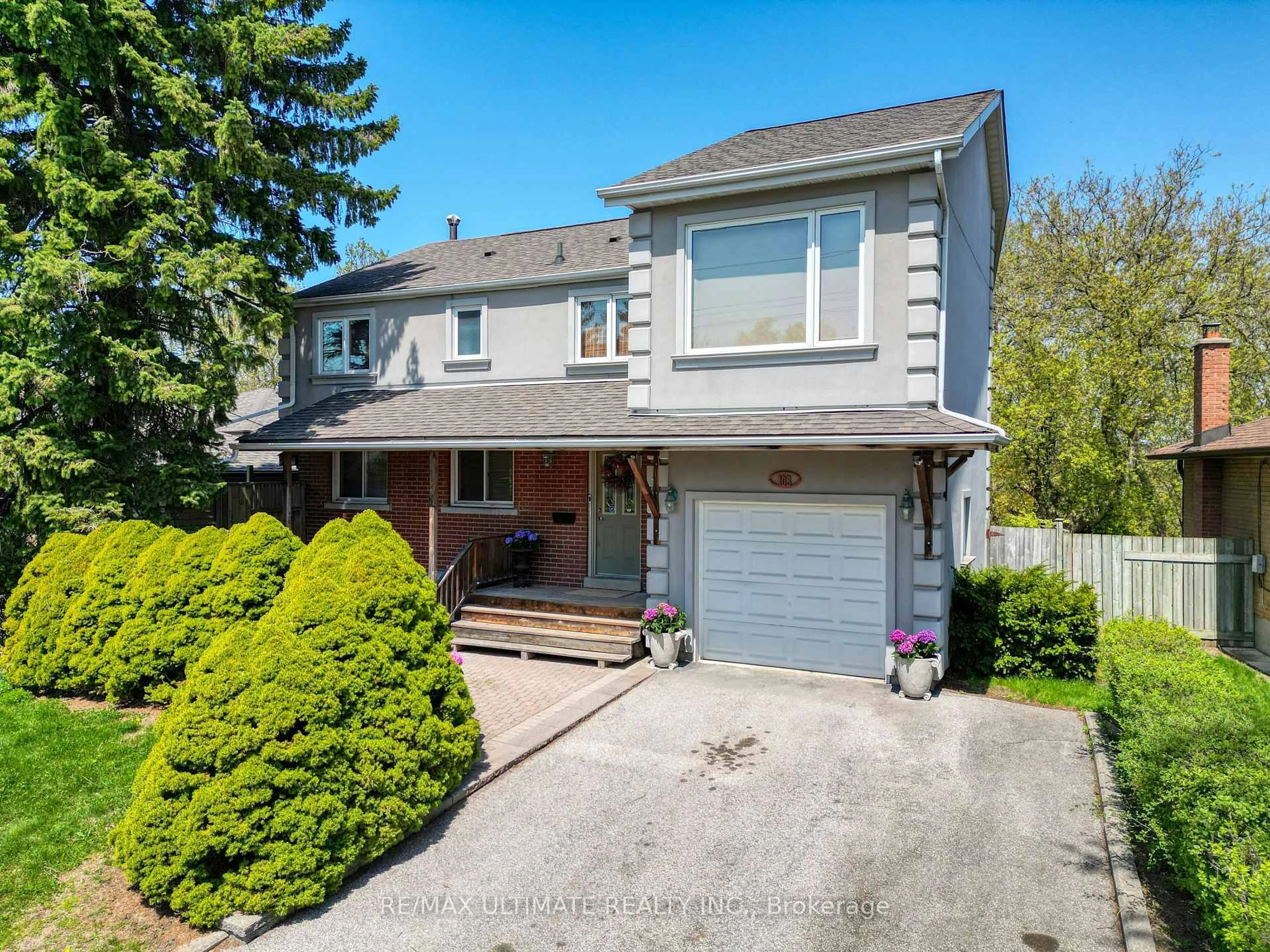 A pic from outside/outdoor area/front of a property/back of a property/a pic from drone, street for 103 Weir Cres, Toronto Ontario M1E 3B2