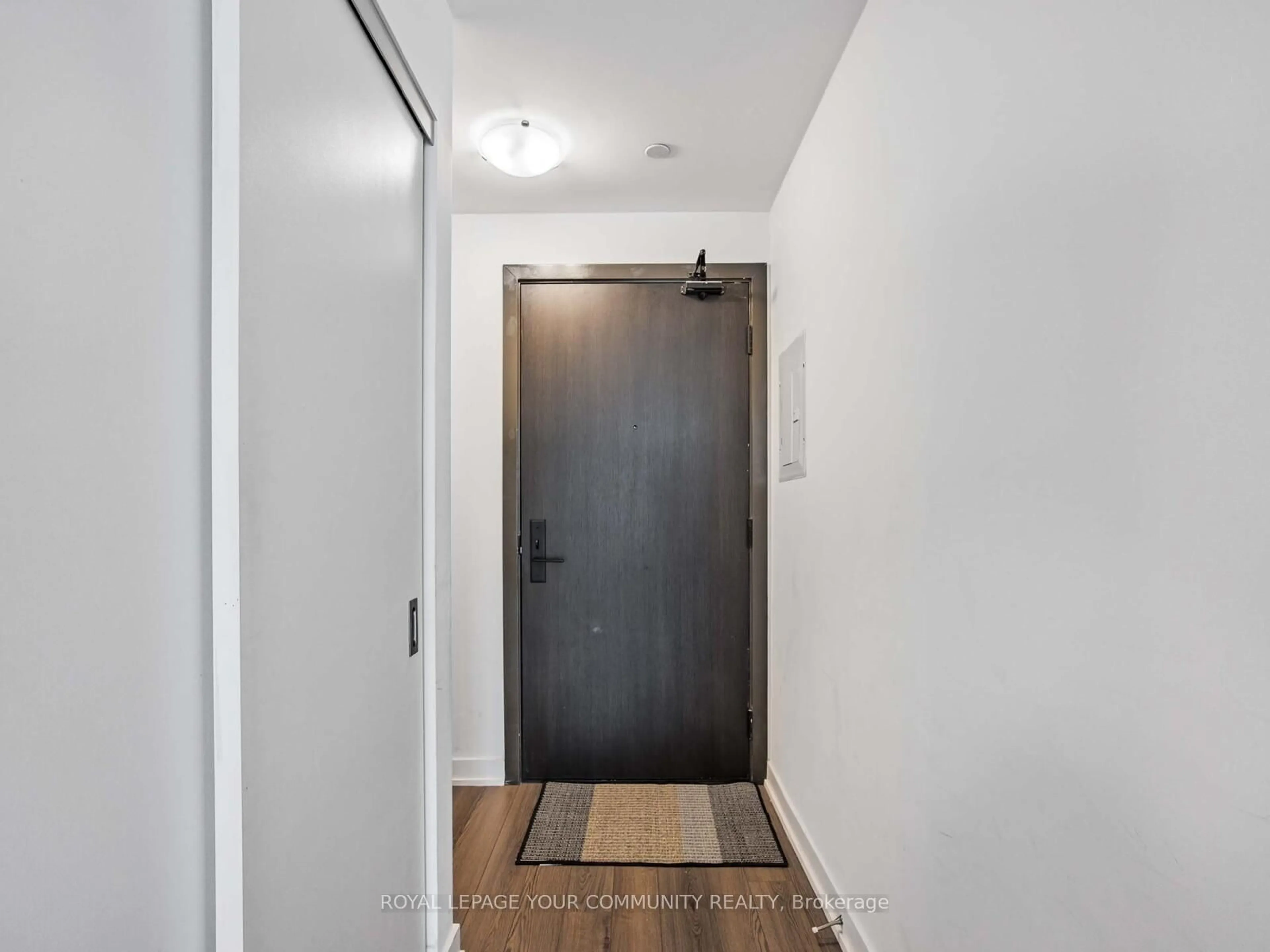 Indoor entryway for 2799 Kingston Rd #221, Toronto Ontario M1M 1N1