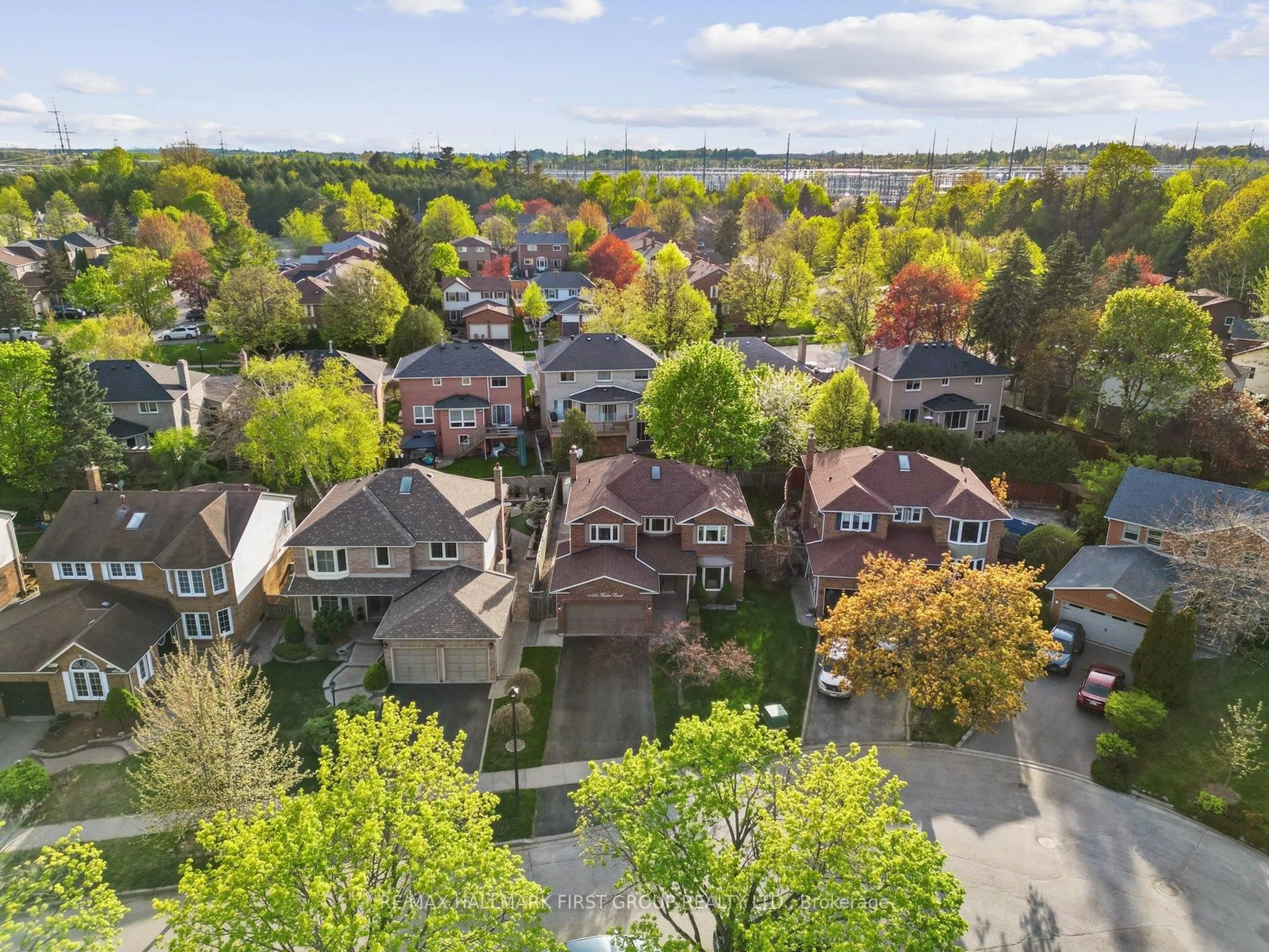 A pic from outside/outdoor area/front of a property/back of a property/a pic from drone, street for 1108 Timber Crt, Pickering Ontario L1X 1T4