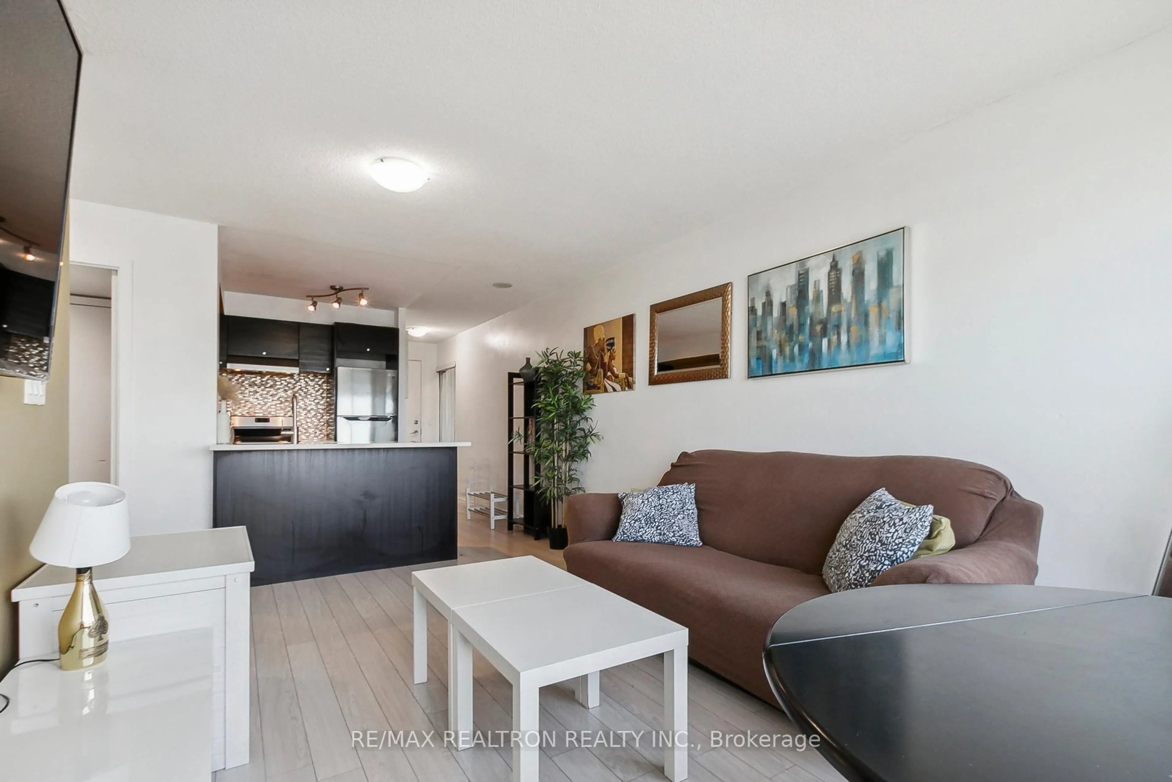 Living room with furniture, wood/laminate floor for 36 Lee Centre Dr #915, Toronto Ontario M1H 3K2