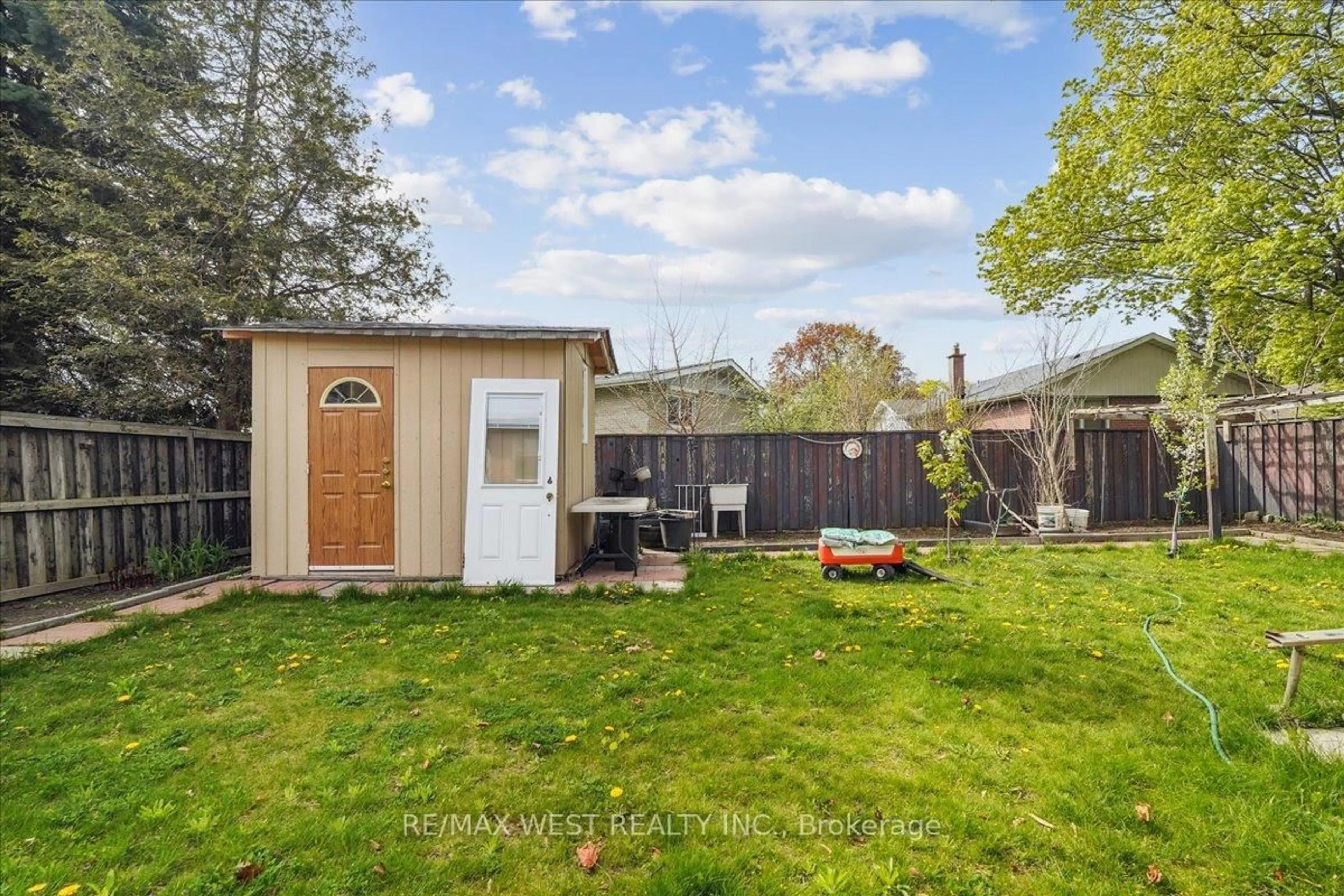 Shed for 6 Dubarry Ave, Toronto Ontario M1E 3G8