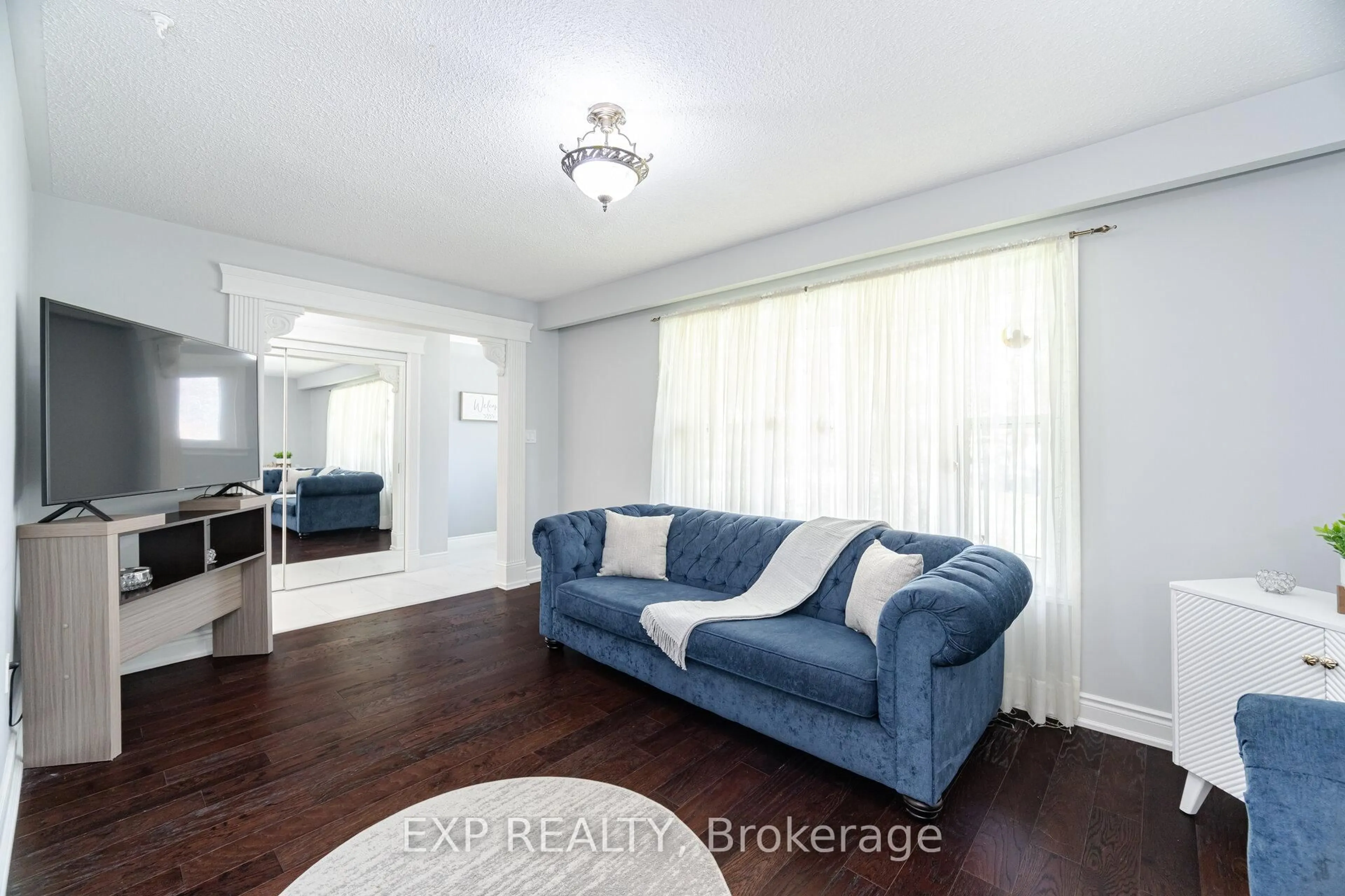 Living room with furniture, unknown for 767 Tatra Dr, Oshawa Ontario L1J 6S5
