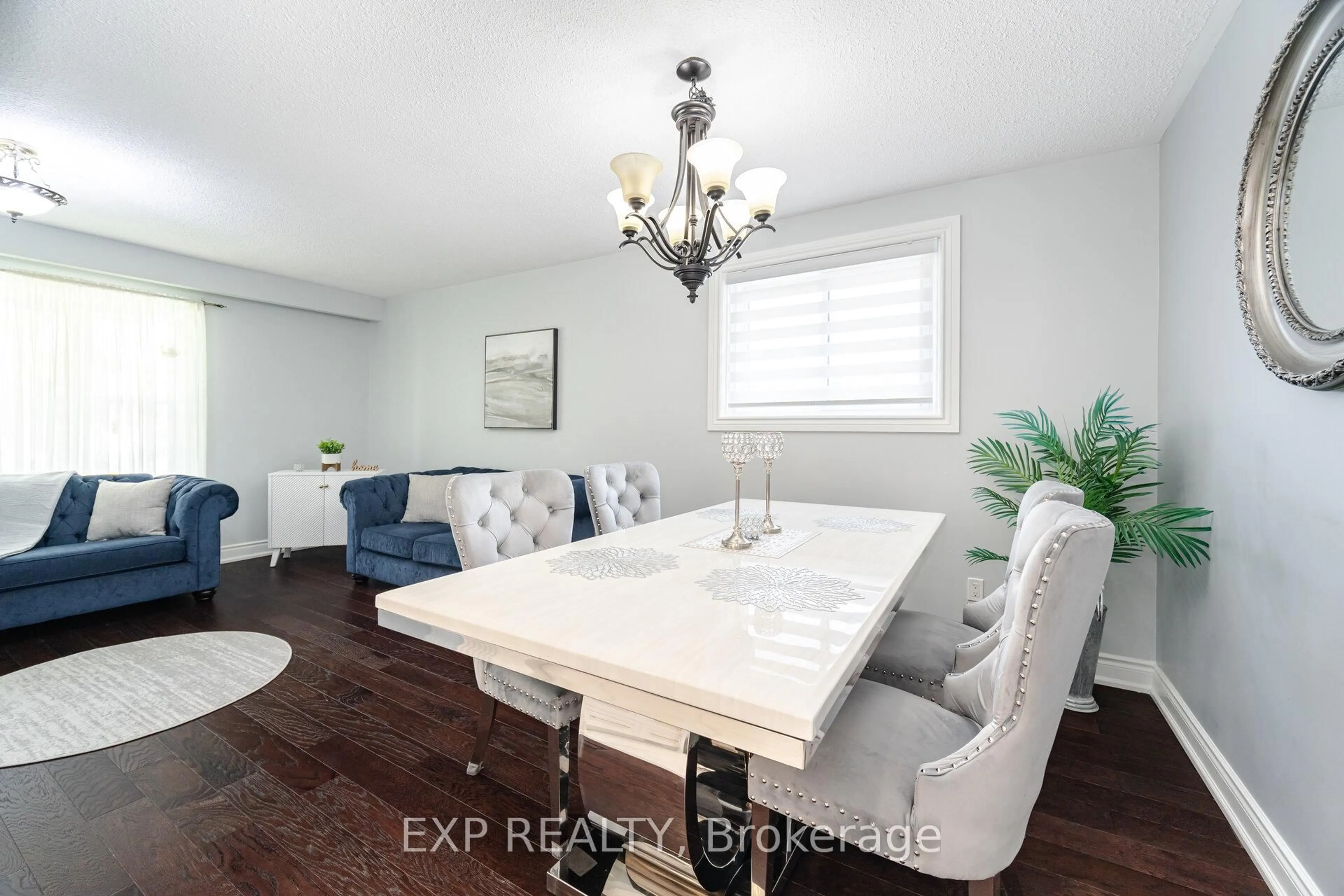 Dining room, wood/laminate floor for 767 Tatra Dr, Oshawa Ontario L1J 6S5