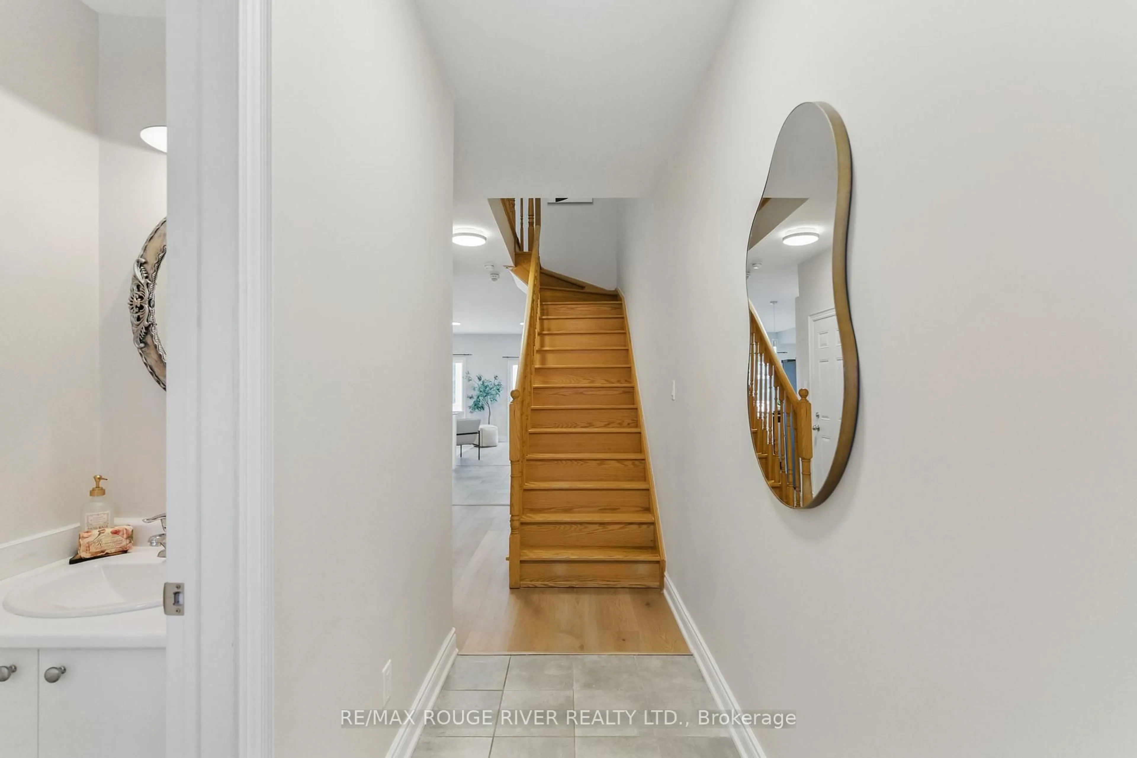 Unknown for 4 Prospect Way, Whitby Ontario L1N 0L4