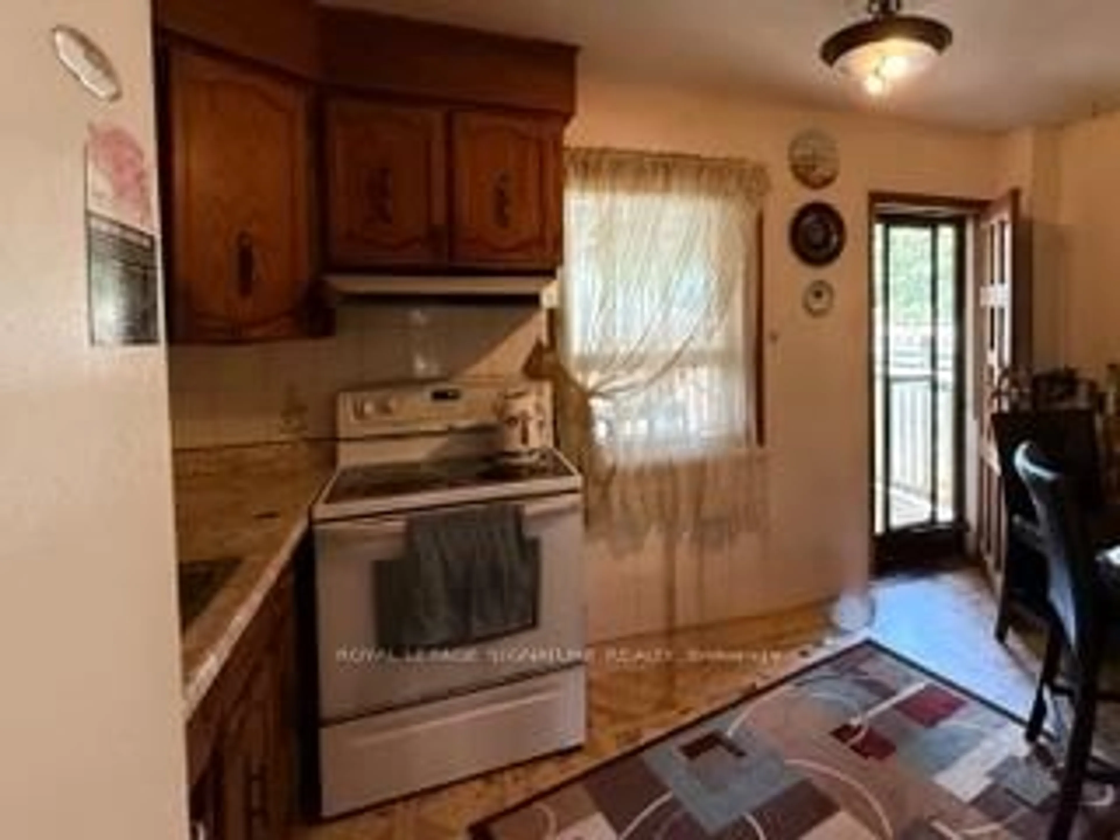 Standard kitchen, ceramic/tile floor for 28 Durant Ave, Toronto Ontario M4J 4V9