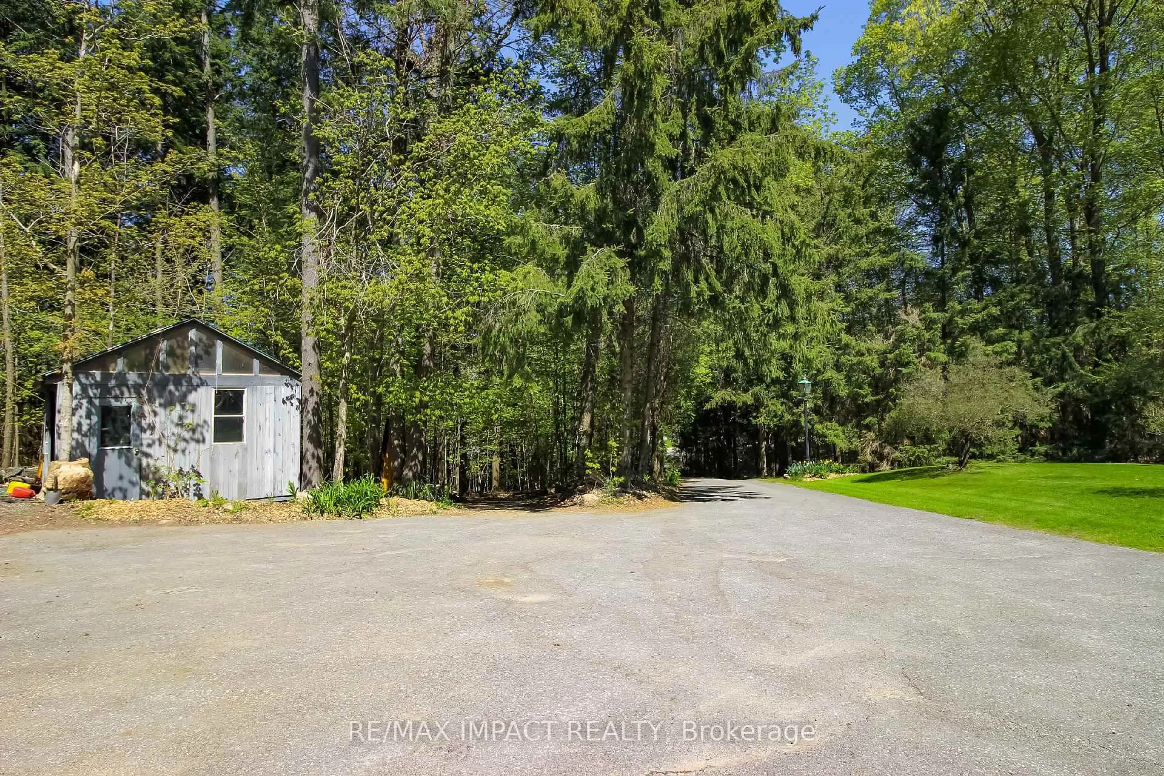 A pic from outside/outdoor area/front of a property/back of a property/a pic from drone, forest/trees view for 215 Raglan Rd, Oshawa Ontario L1H 0N5