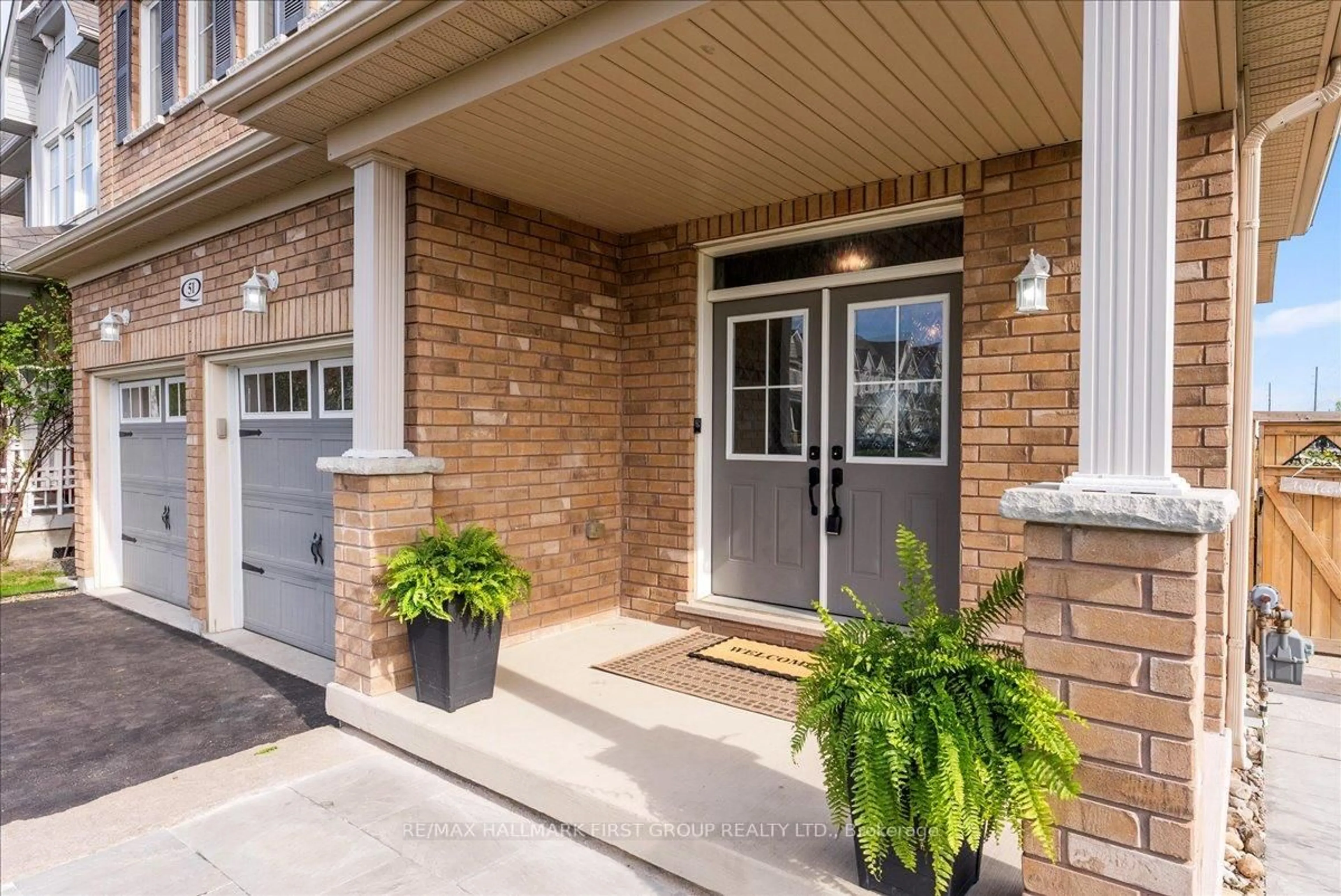 Indoor entryway for 51 Richard Davies Cres, Clarington Ontario L1C 0N9