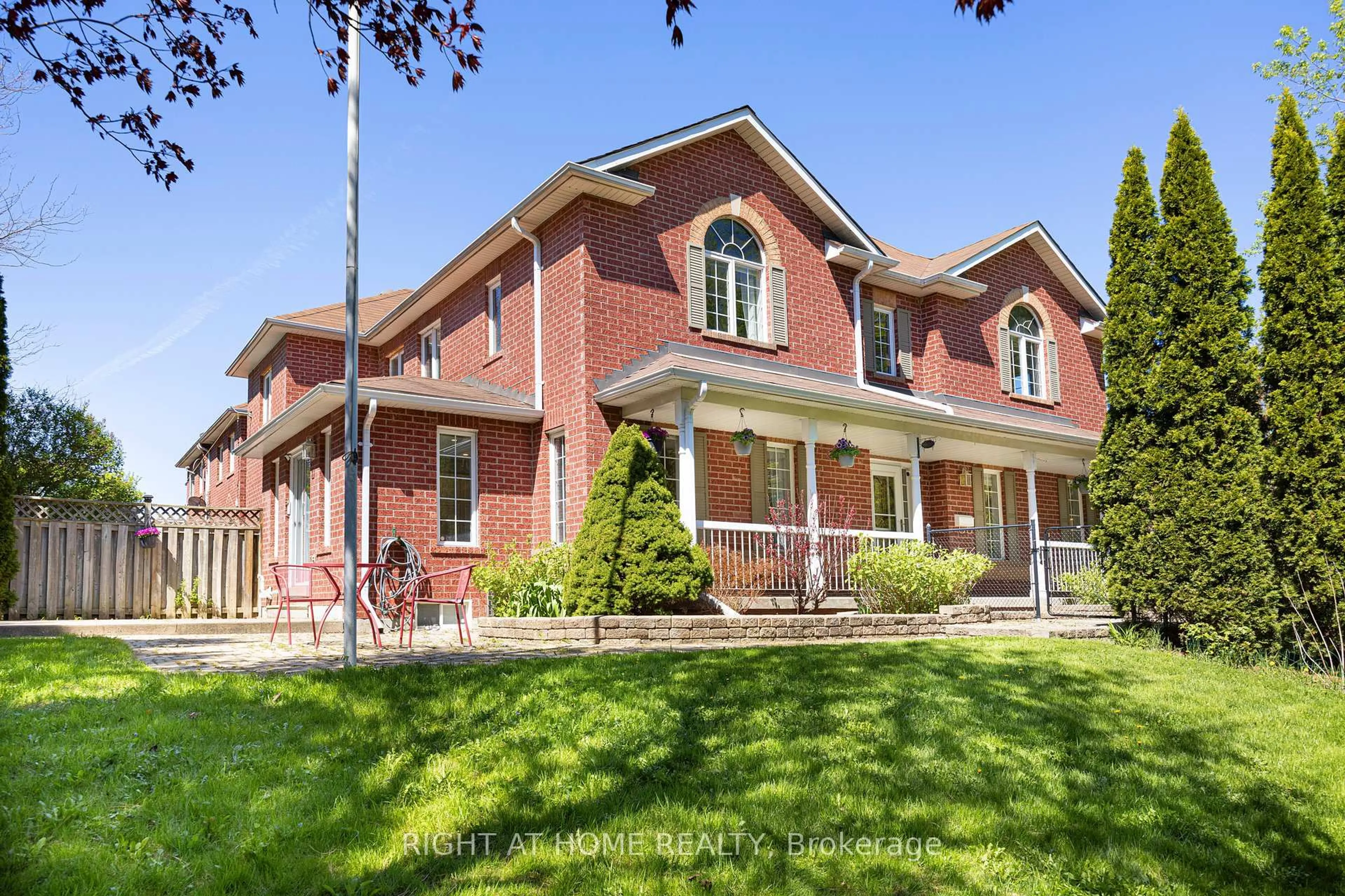 Home with brick exterior material, street for 33 Threadgold Crt, Whitby Ontario L1P 1L9