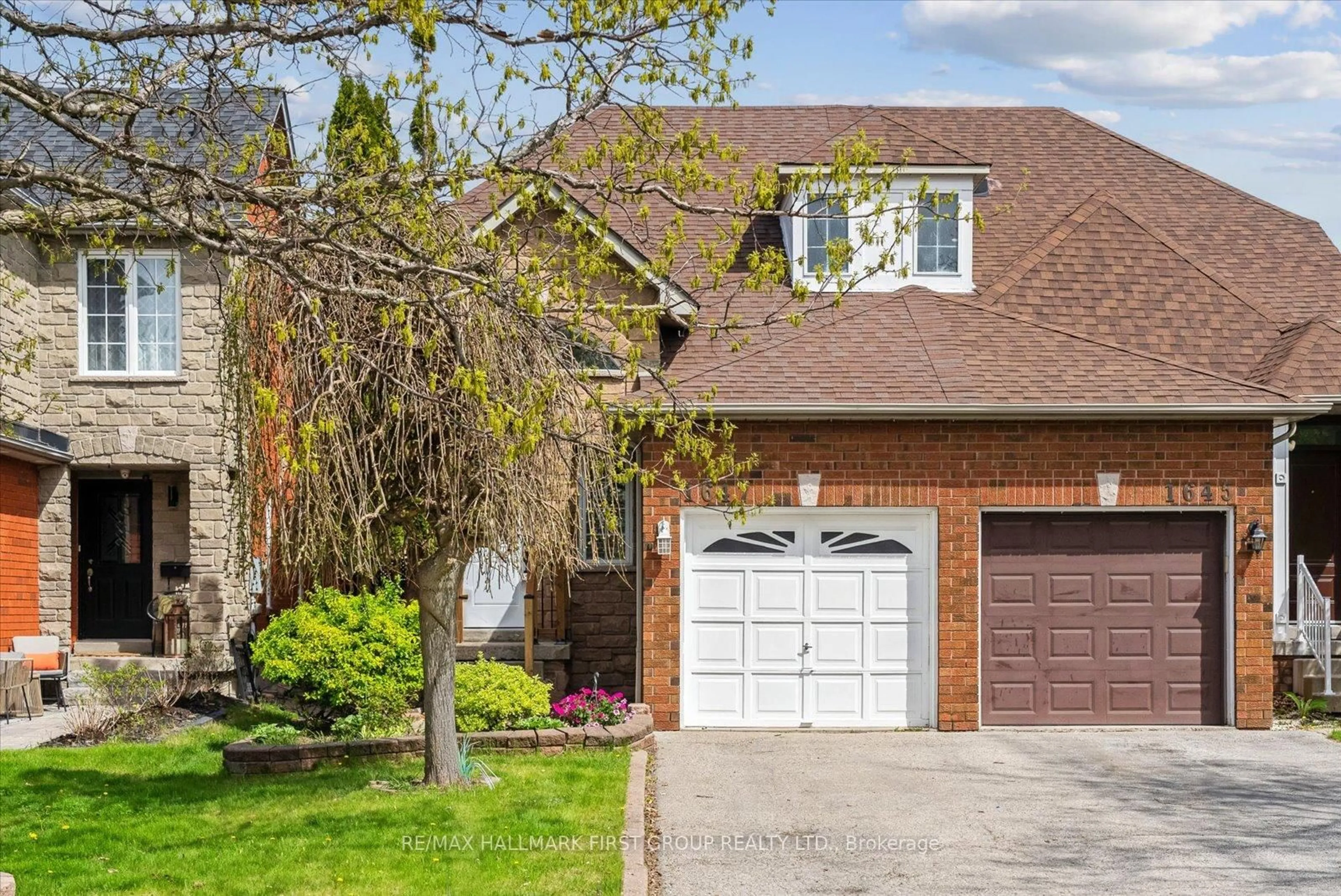 Home with brick exterior material, street for 1647 Autumn Cres, Pickering Ontario L1V 6X6