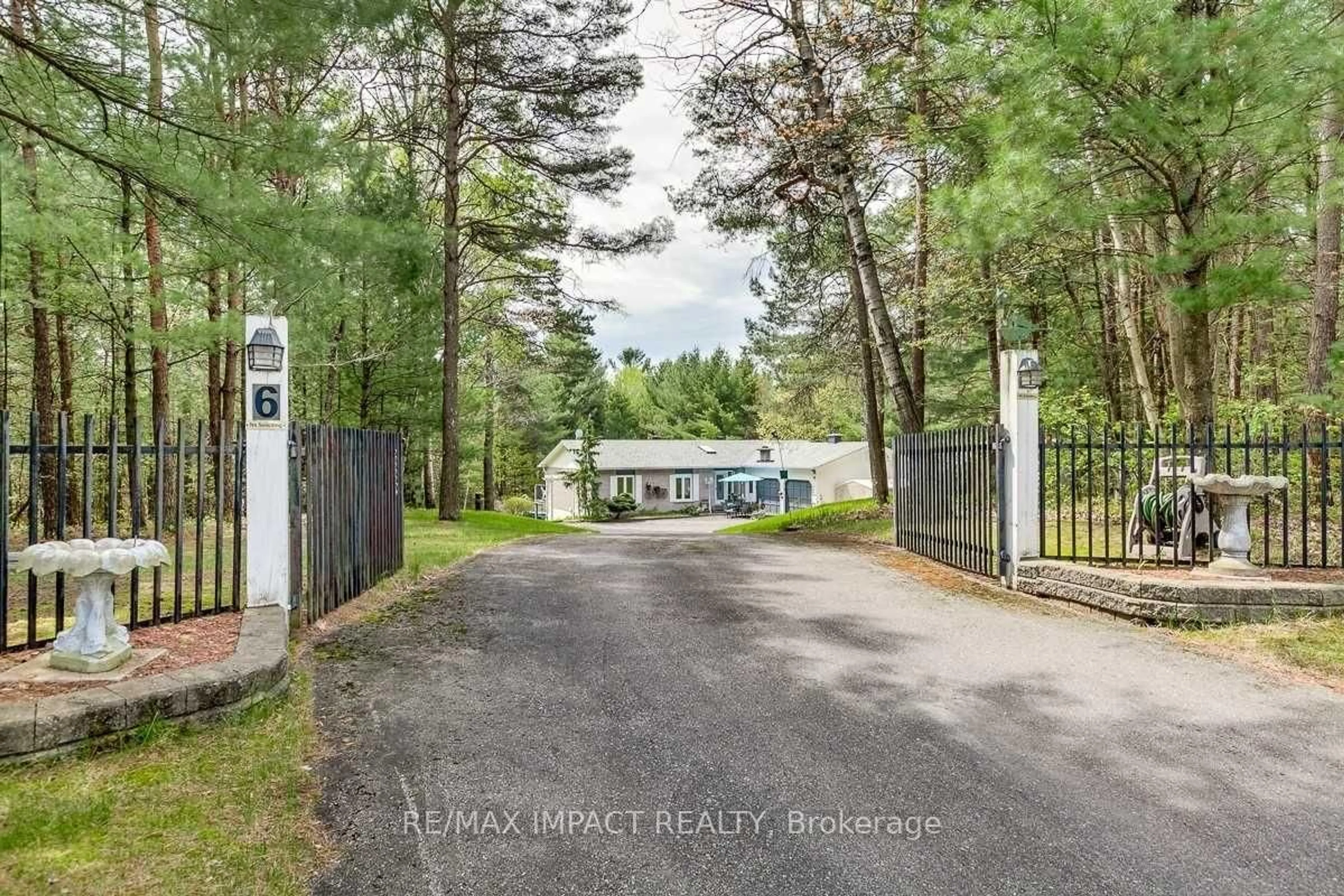 A pic from outside/outdoor area/front of a property/back of a property/a pic from drone, street for 6 Hawke Crt, Clarington Ontario L0B 1B0