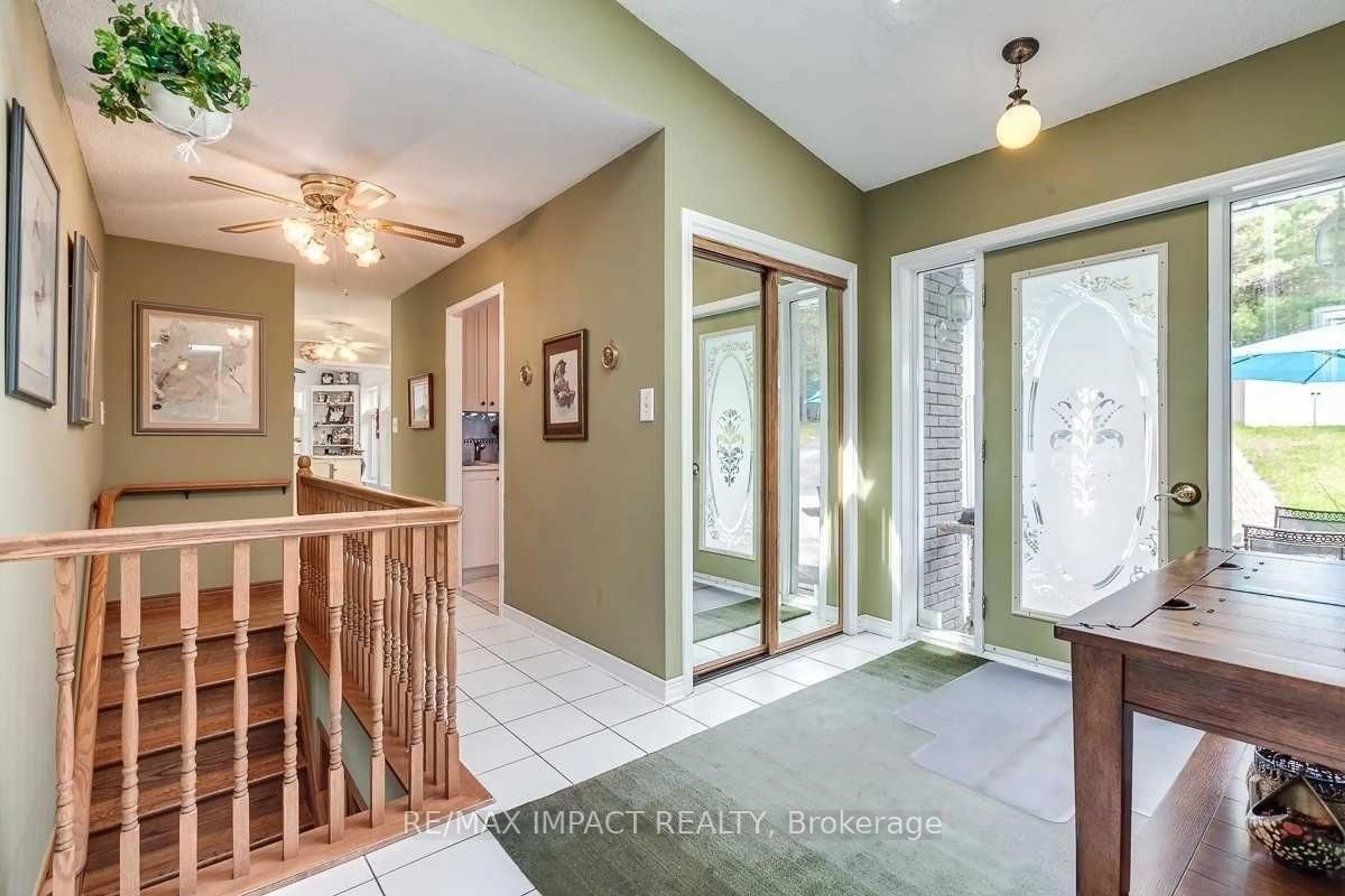 Indoor entryway for 6 Hawke Crt, Clarington Ontario L0B 1B0