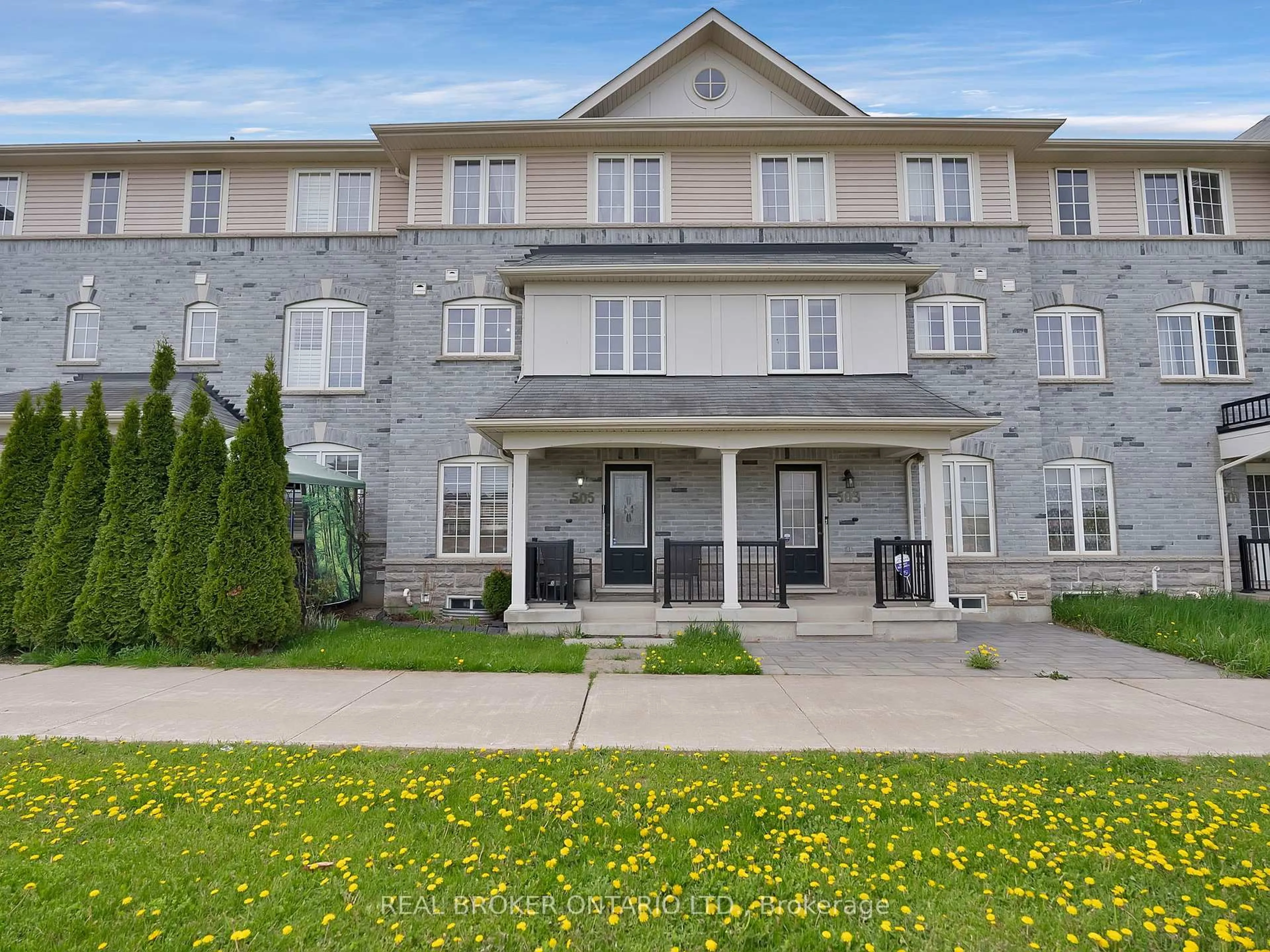 Patio, building for 505 Rossland Rd, Ajax Ontario L1Z 0K8