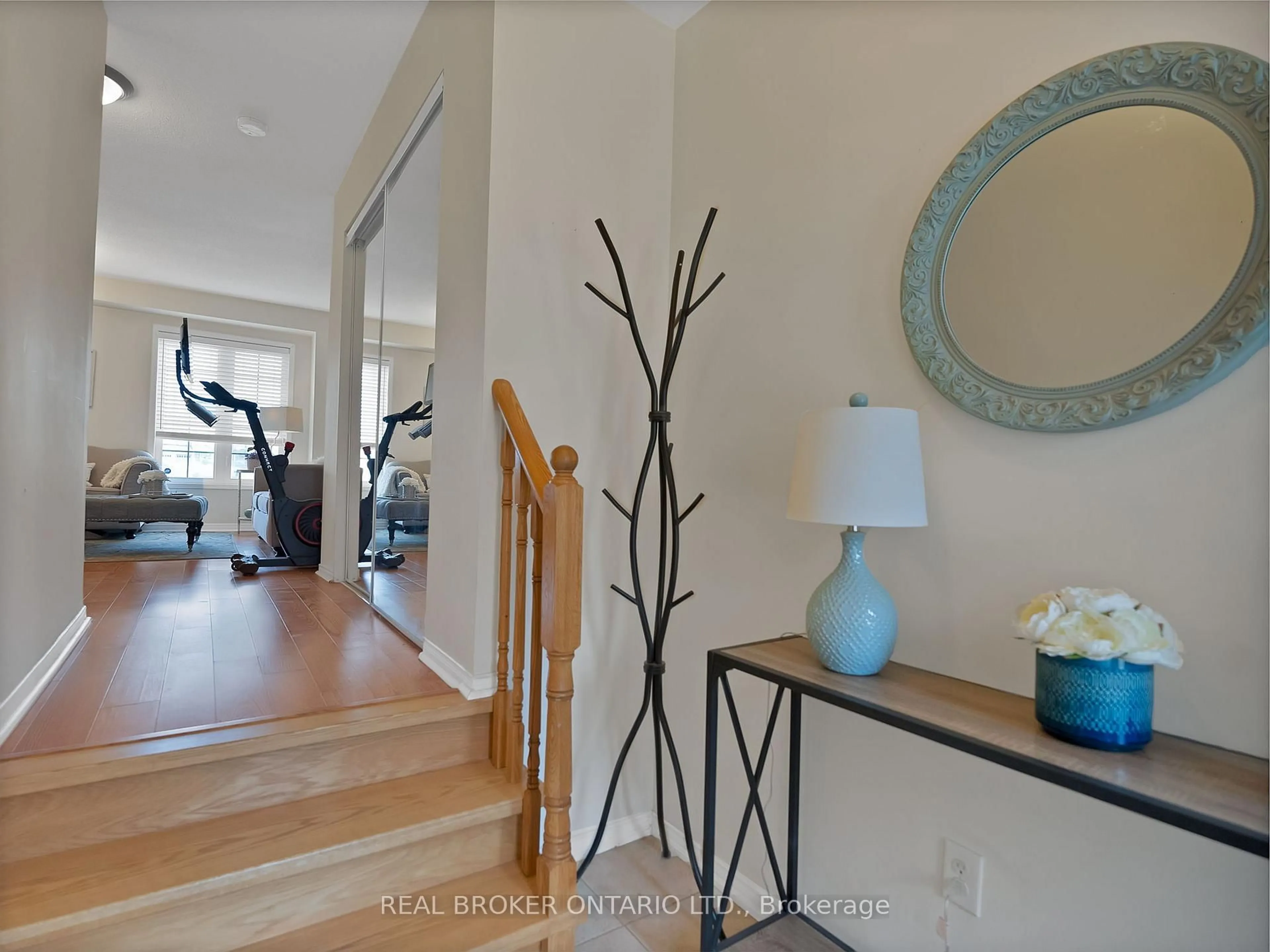 Indoor entryway for 505 Rossland Rd, Ajax Ontario L1Z 0K8