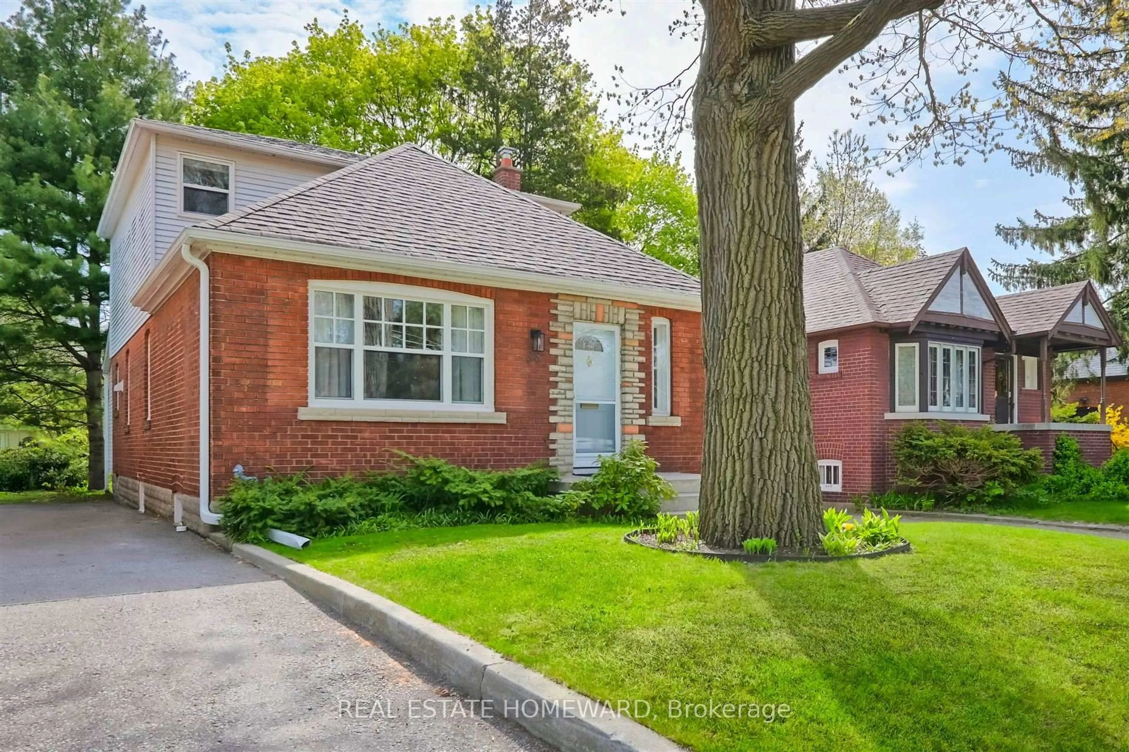 Home with brick exterior material, street for 99 Warden Ave, Toronto Ontario M1N 2Z5