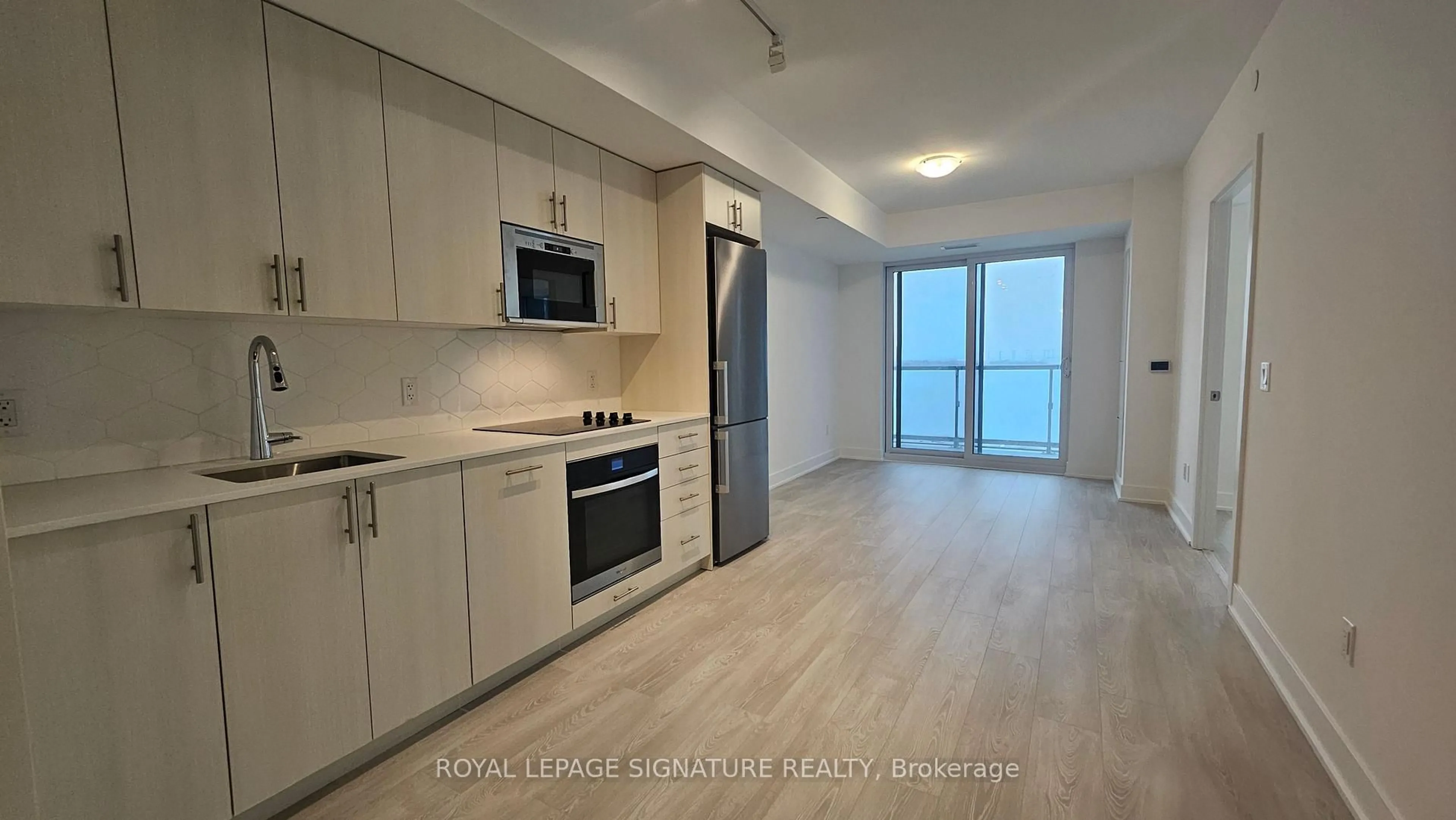 Standard kitchen, unknown for 2545 Simcoe St #811, Oshawa Ontario L1L 0W3