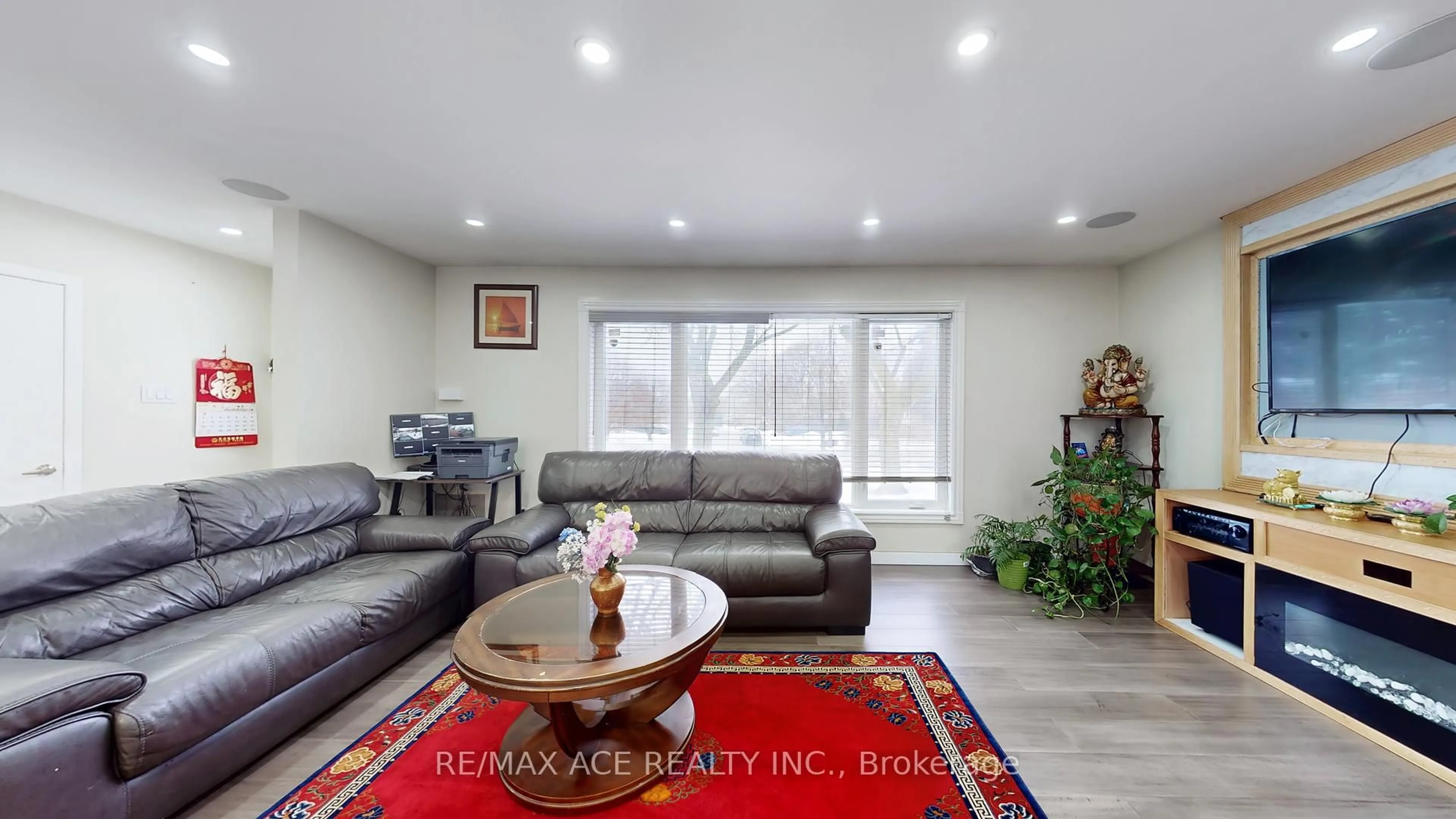 Living room with furniture, unknown for 1771 Pharmacy Ave, Toronto Ontario M1T 1H4