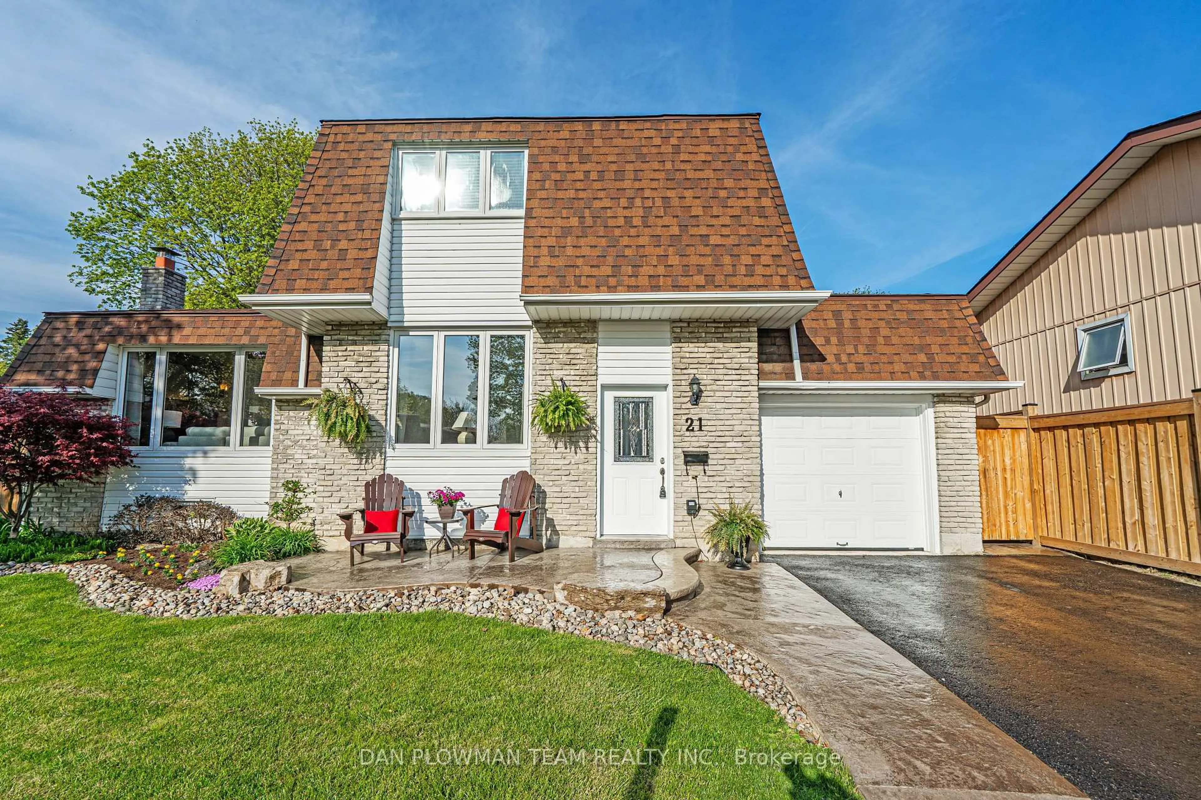Home with brick exterior material, street for 21 Harper Crt, Whitby Ontario L1N 5X8